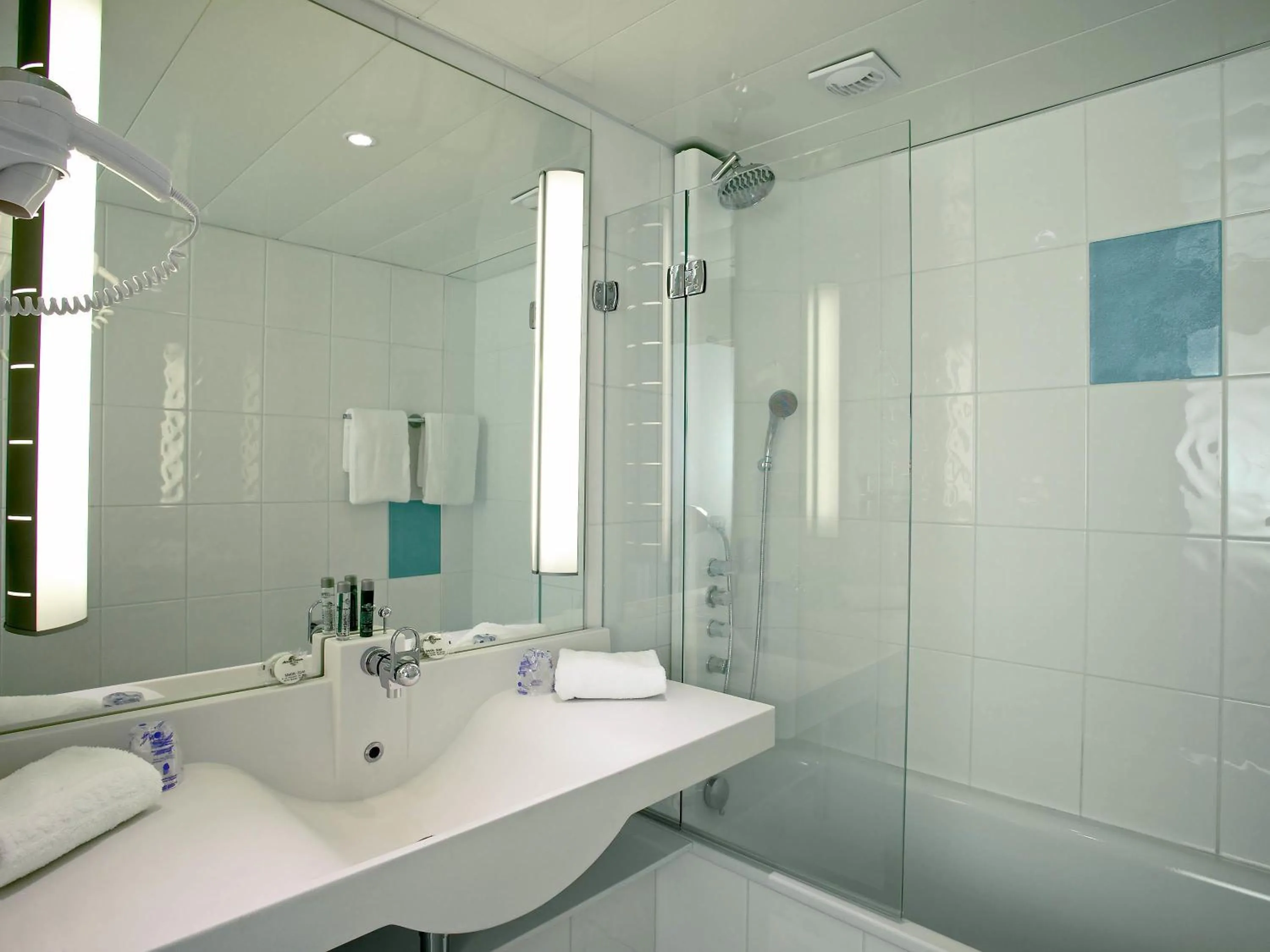 Bedroom in Novotel Le Havre Centre Gare