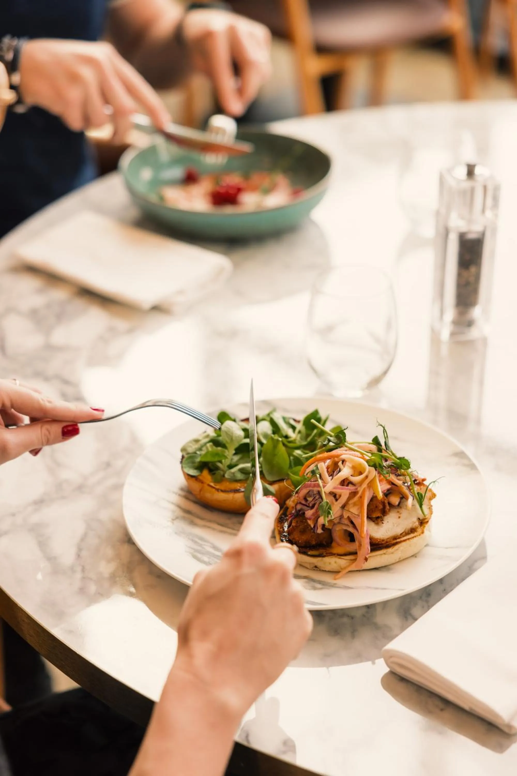 Restaurant/places to eat in Novotel Le Havre Centre Gare