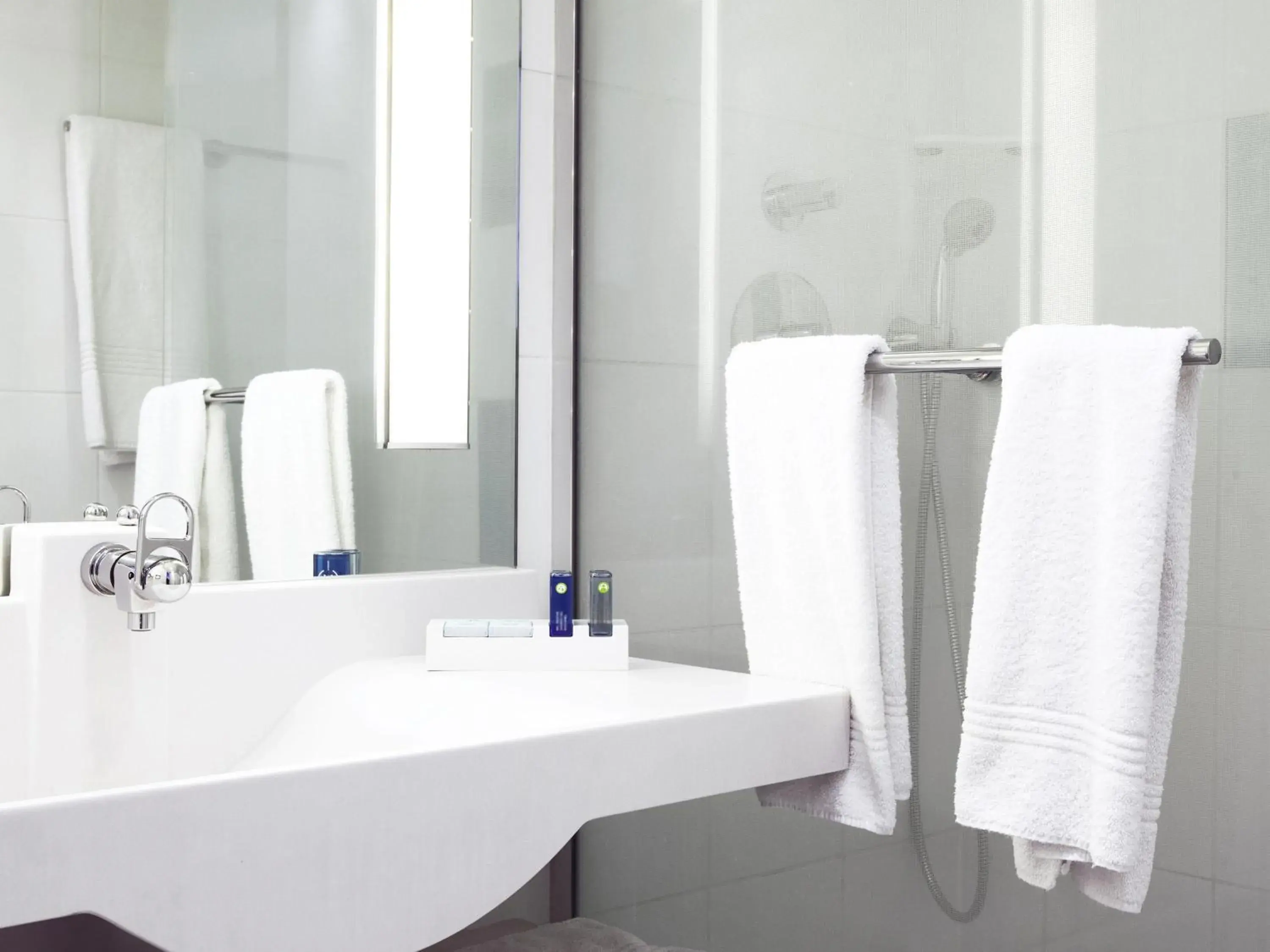 Classic Double Room with Sofa Bed for 2 people in Novotel Le Havre Centre Gare Classic Double Room with Sofa Bed for 2 people in Novotel Le Havre Centre Gare