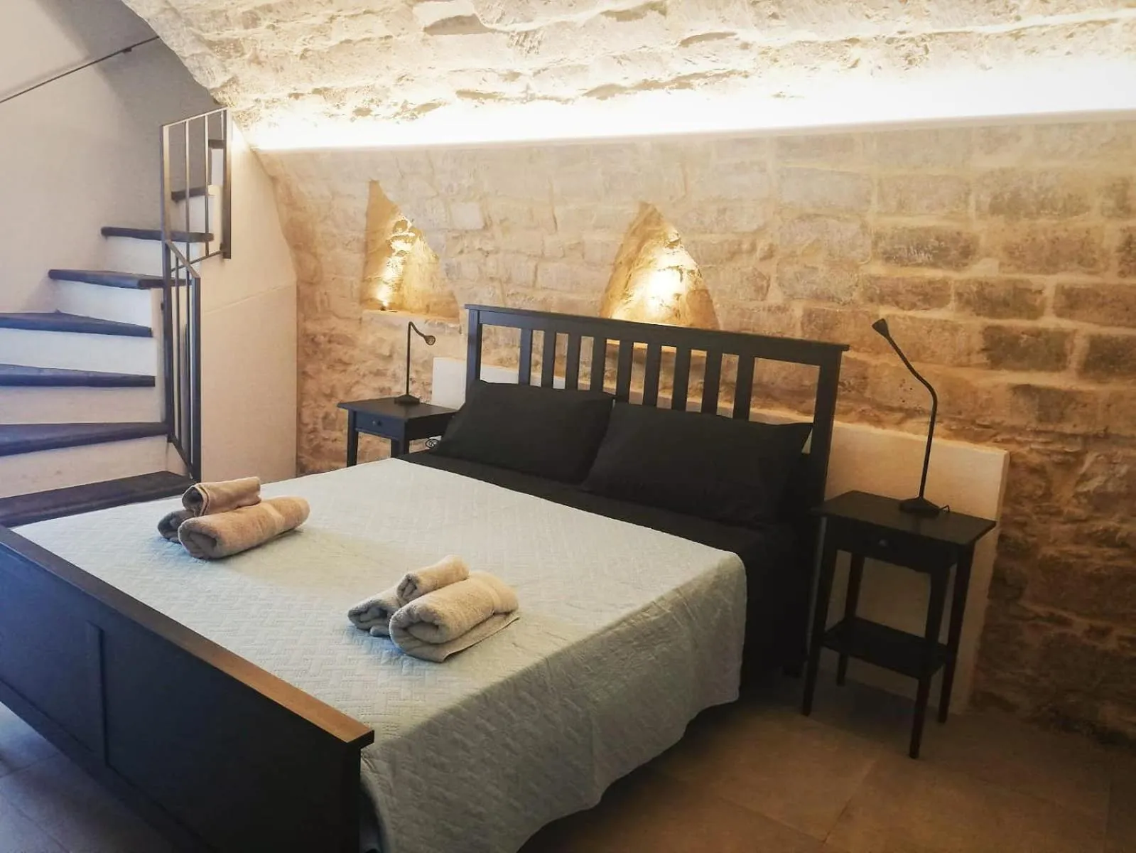 Photo of the whole room, Bed in Ibla Barocca