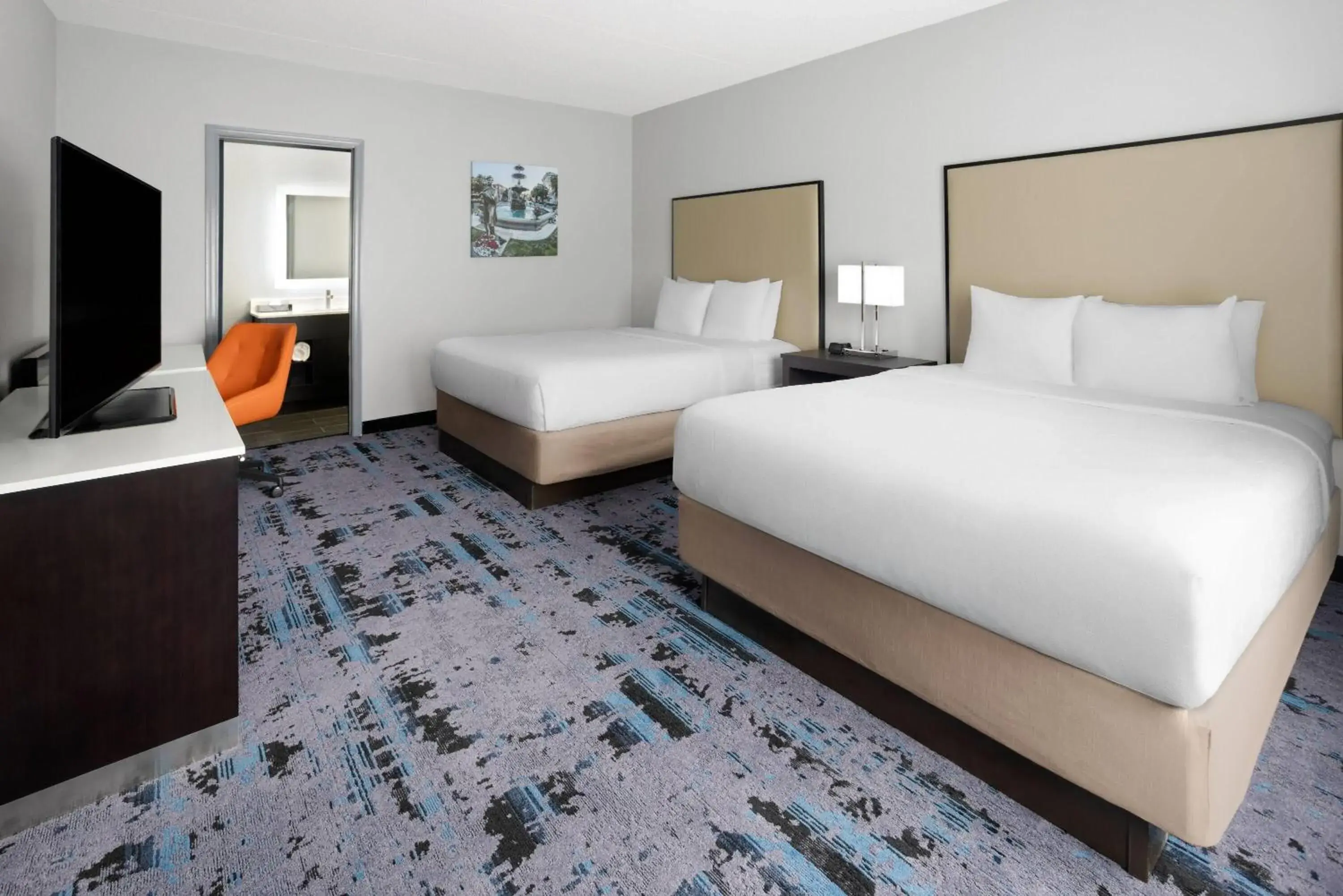 TV and multimedia, Bed in Hawthorn Extended Stay by Wyndham Chambersburg TV and multimedia, Bed in Hawthorn Extended Stay by Wyndham Chambersburg