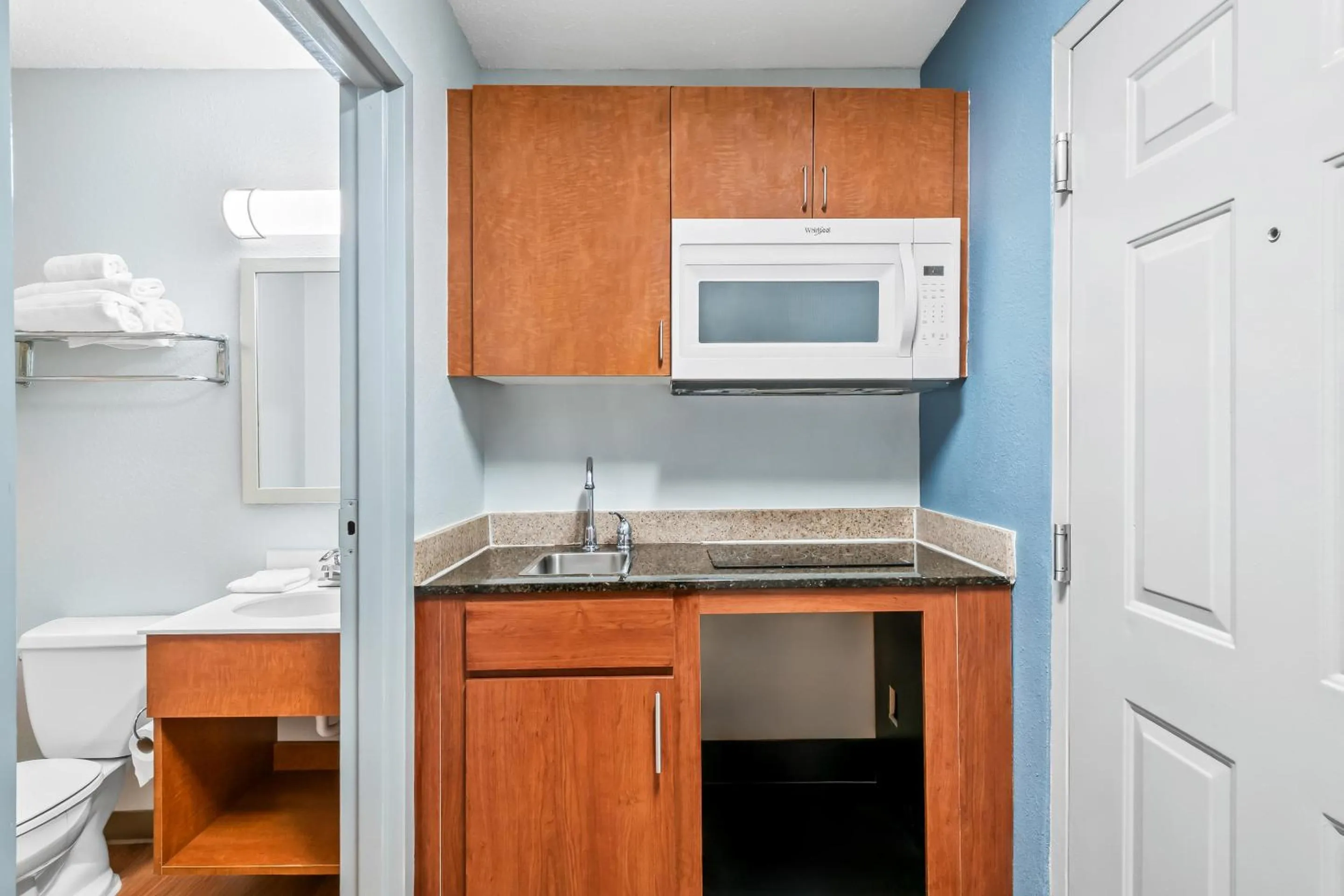 Kitchen or kitchenette in HomeTowne Studios by Red Roof Detroit - Livonia