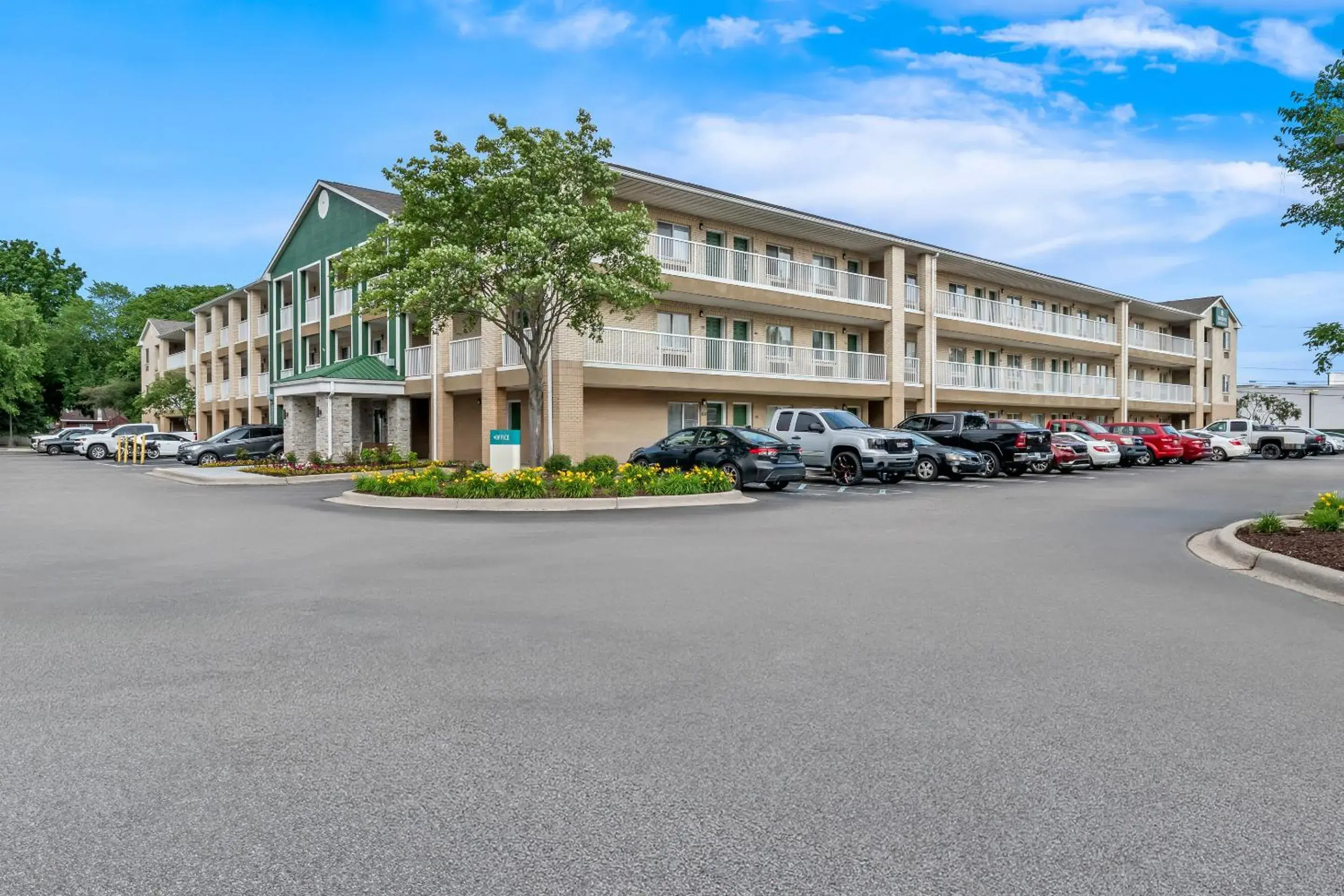 Property building in HomeTowne Studios by Red Roof Detroit - Livonia Property building in HomeTowne Studios by Red Roof Detroit - Livonia