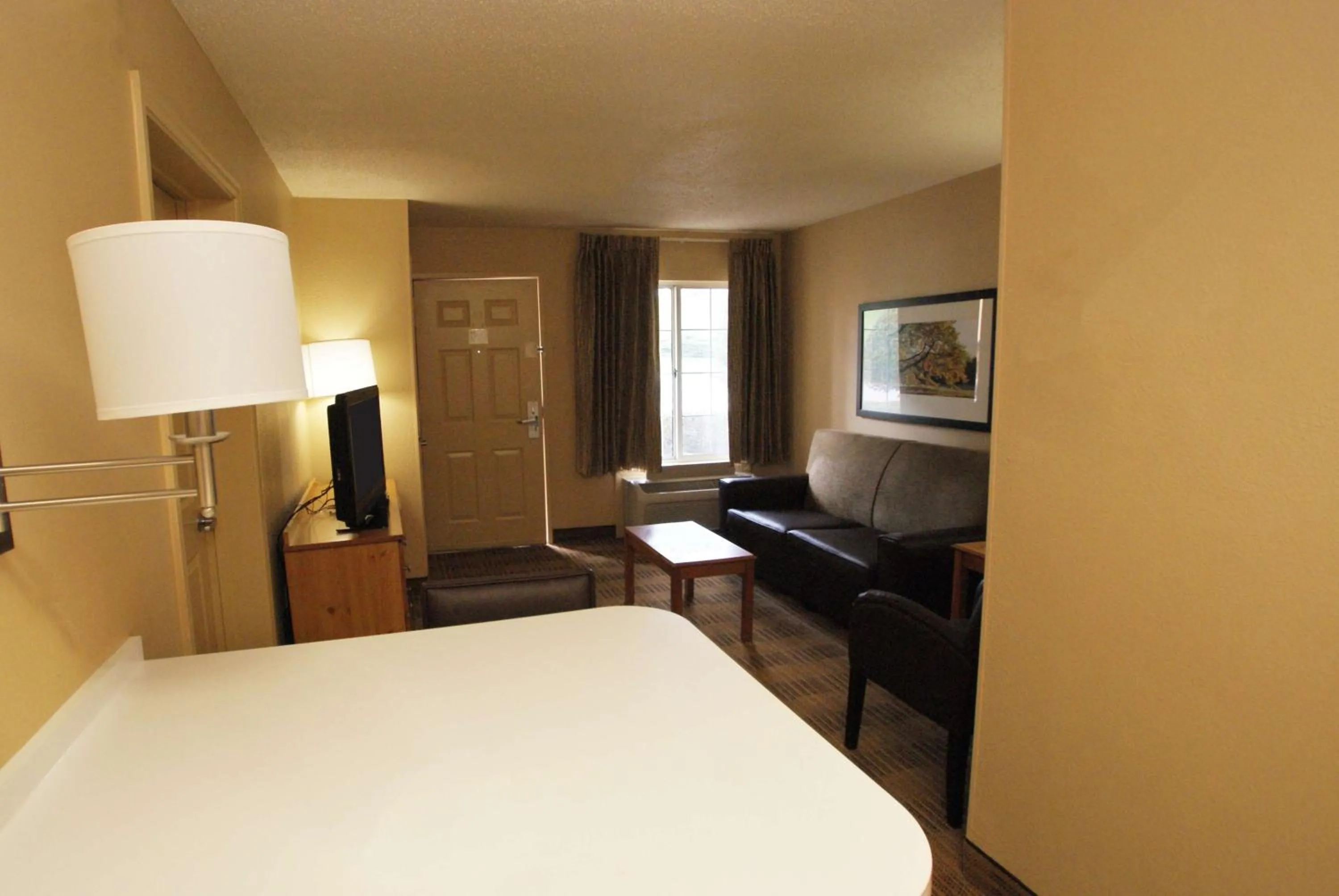Bedroom in Extended Stay America Select Suites - Durham - University - Ivy Creek Blvd