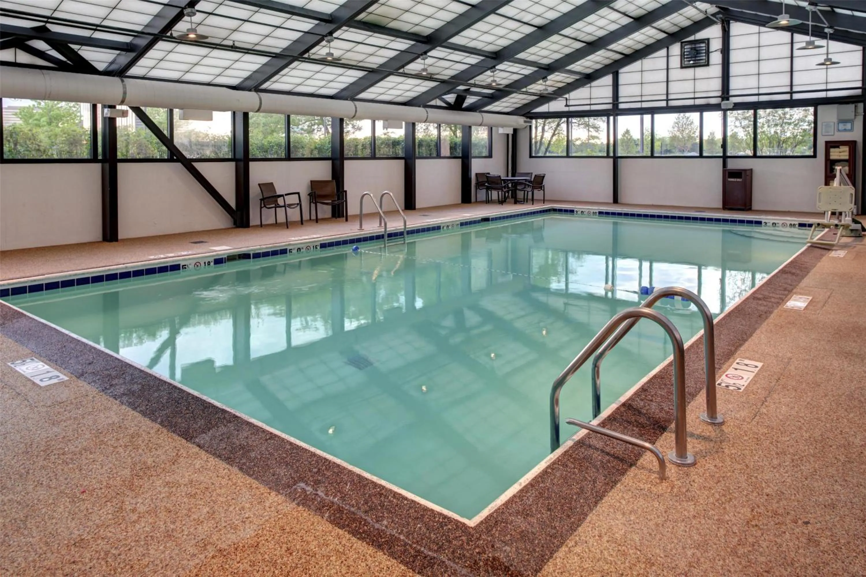 Swimming pool in Hyatt Place Detroit/Livonia