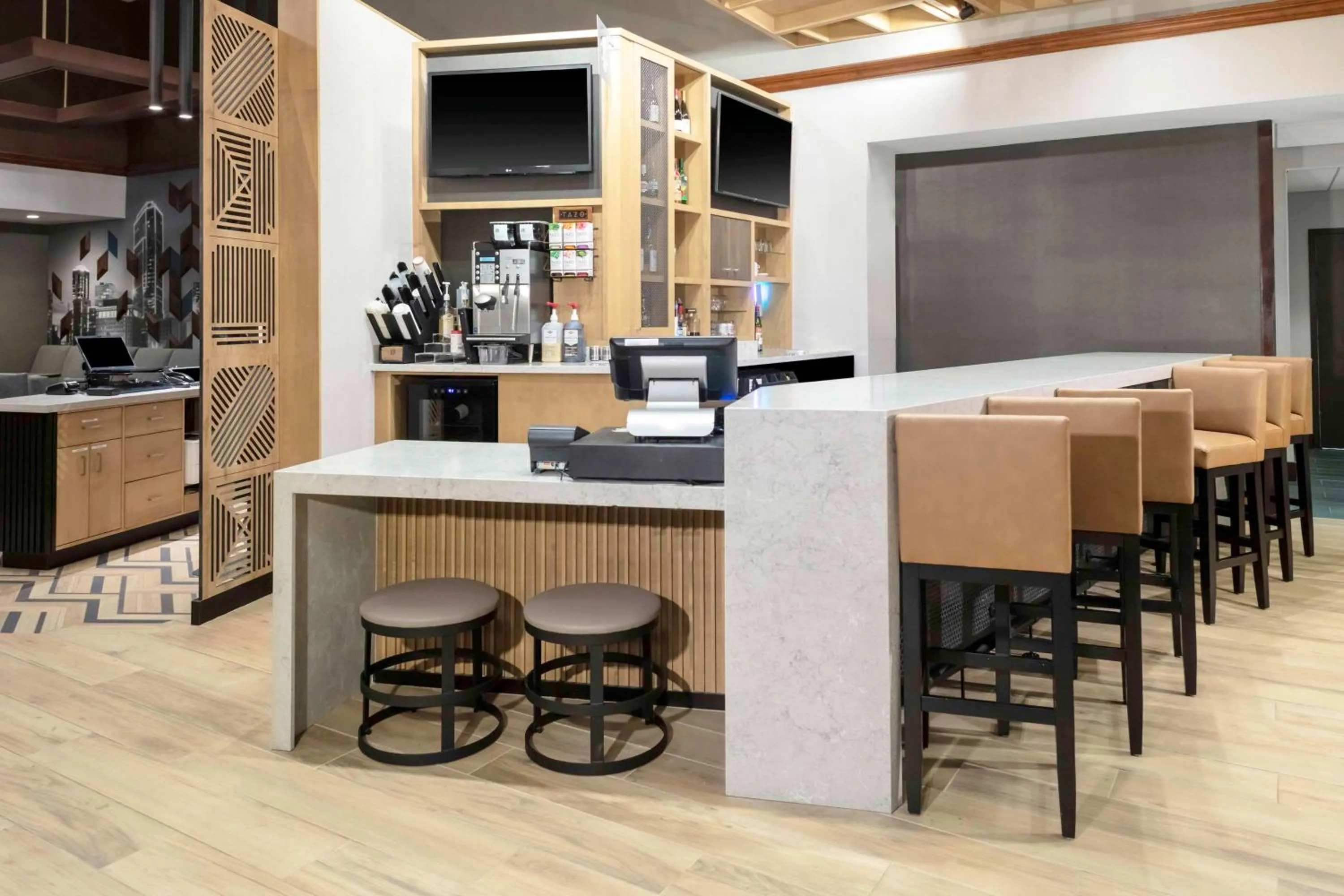 Lounge or bar in Hyatt Place-Dallas/Arlington