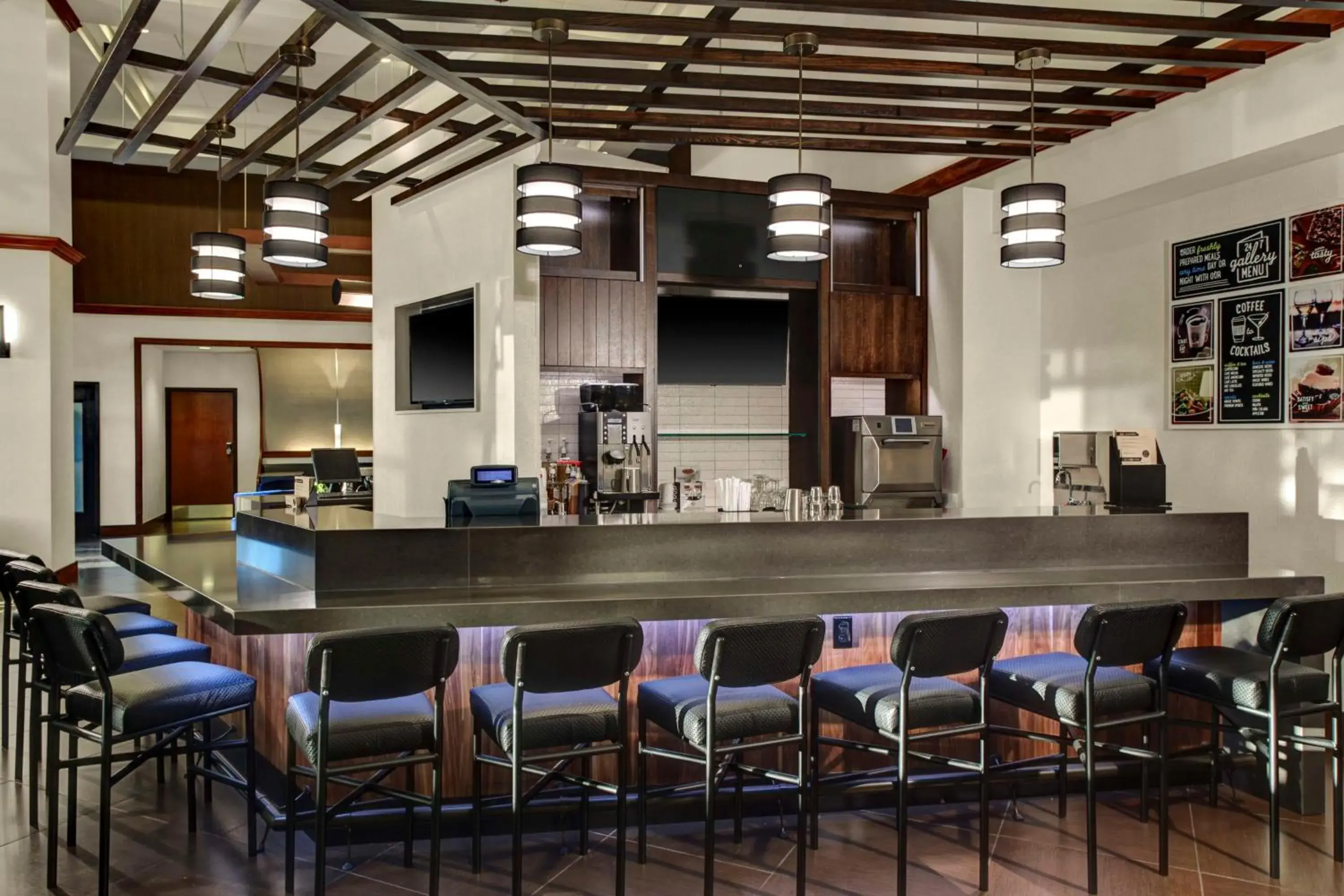 Lounge or bar in Hyatt Place Cincinnati Airport Lounge or bar in Hyatt Place Cincinnati Airport
