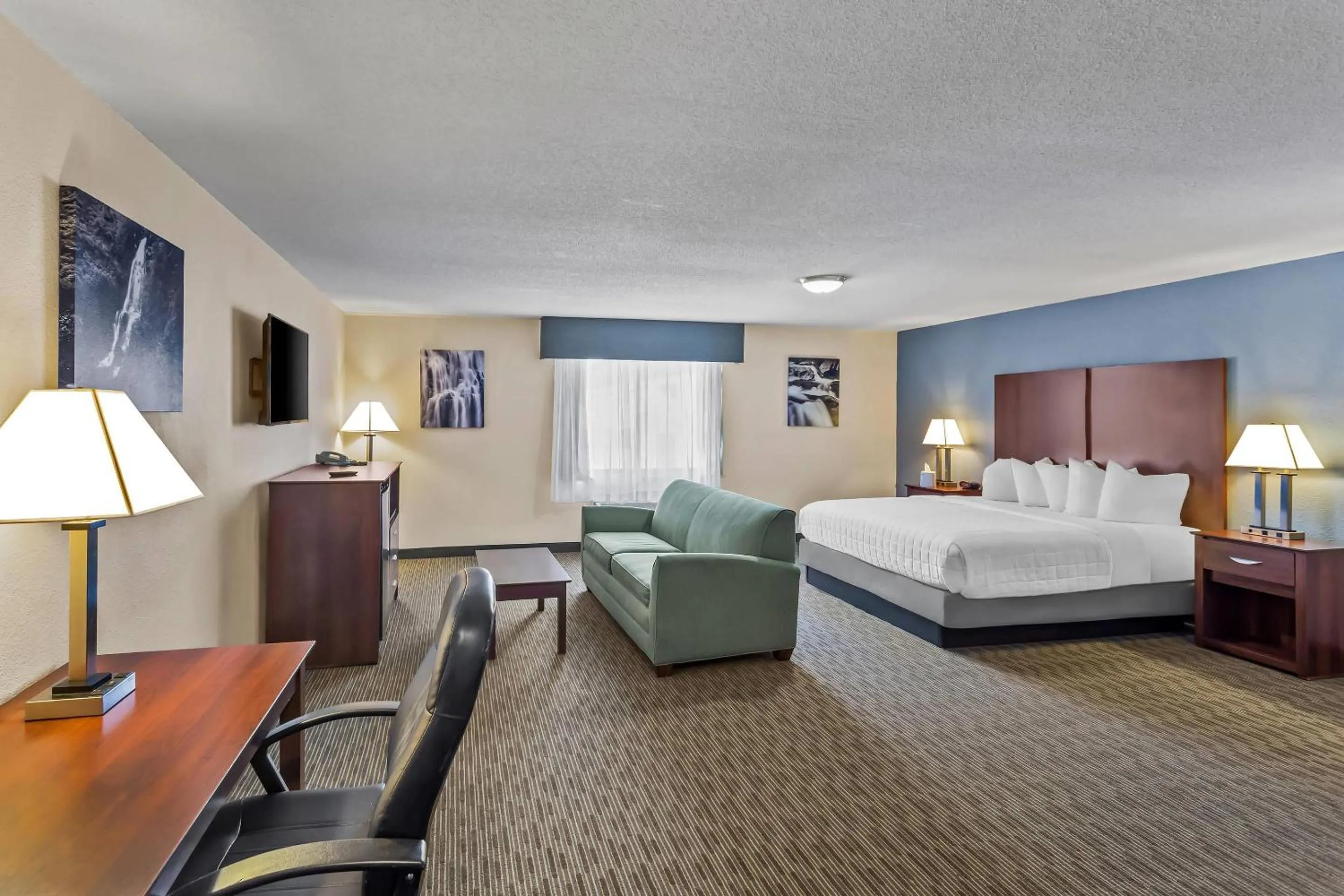 Bedroom, Bed in Rodeway Inn