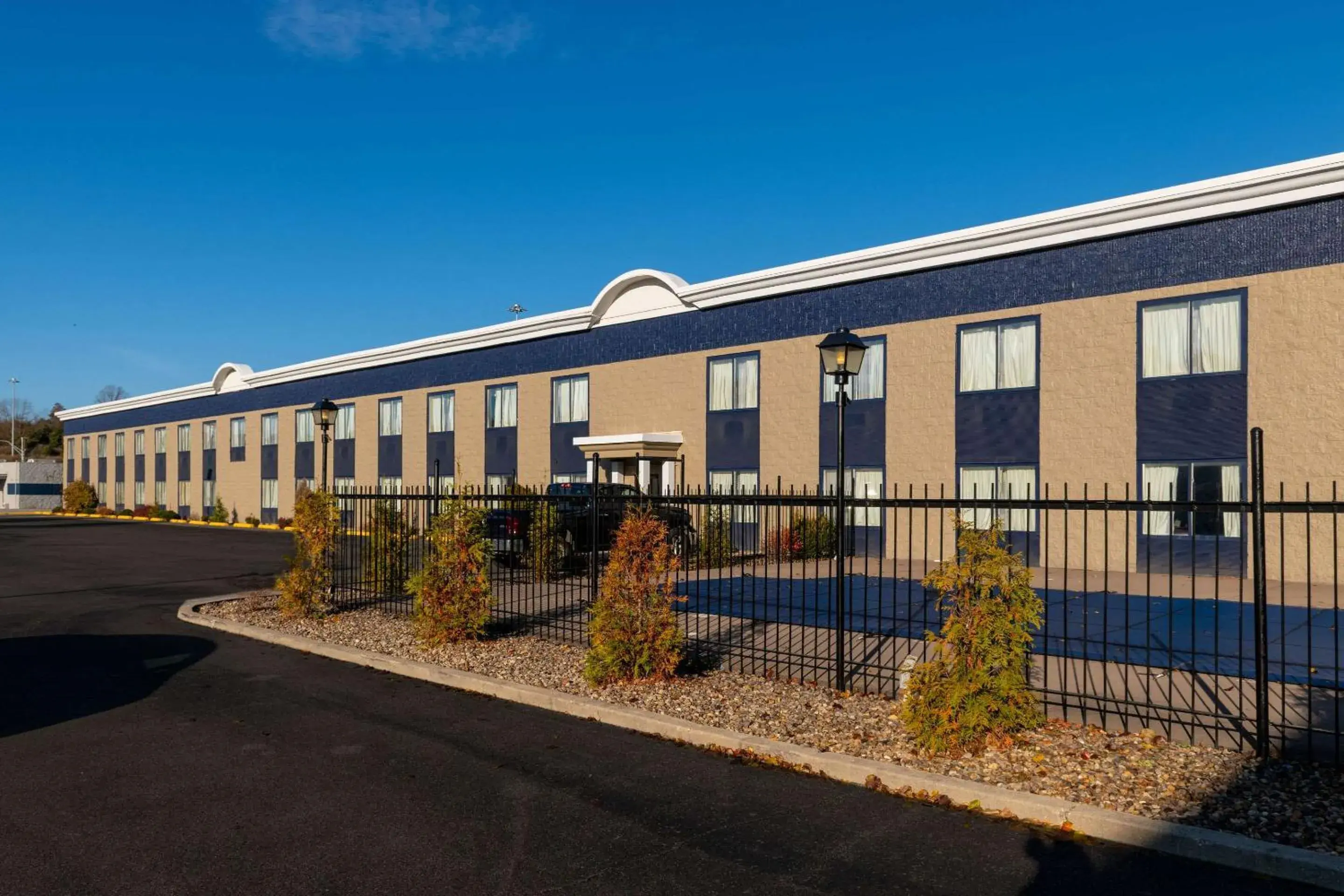 Property building in Rodeway Inn Property building in Rodeway Inn