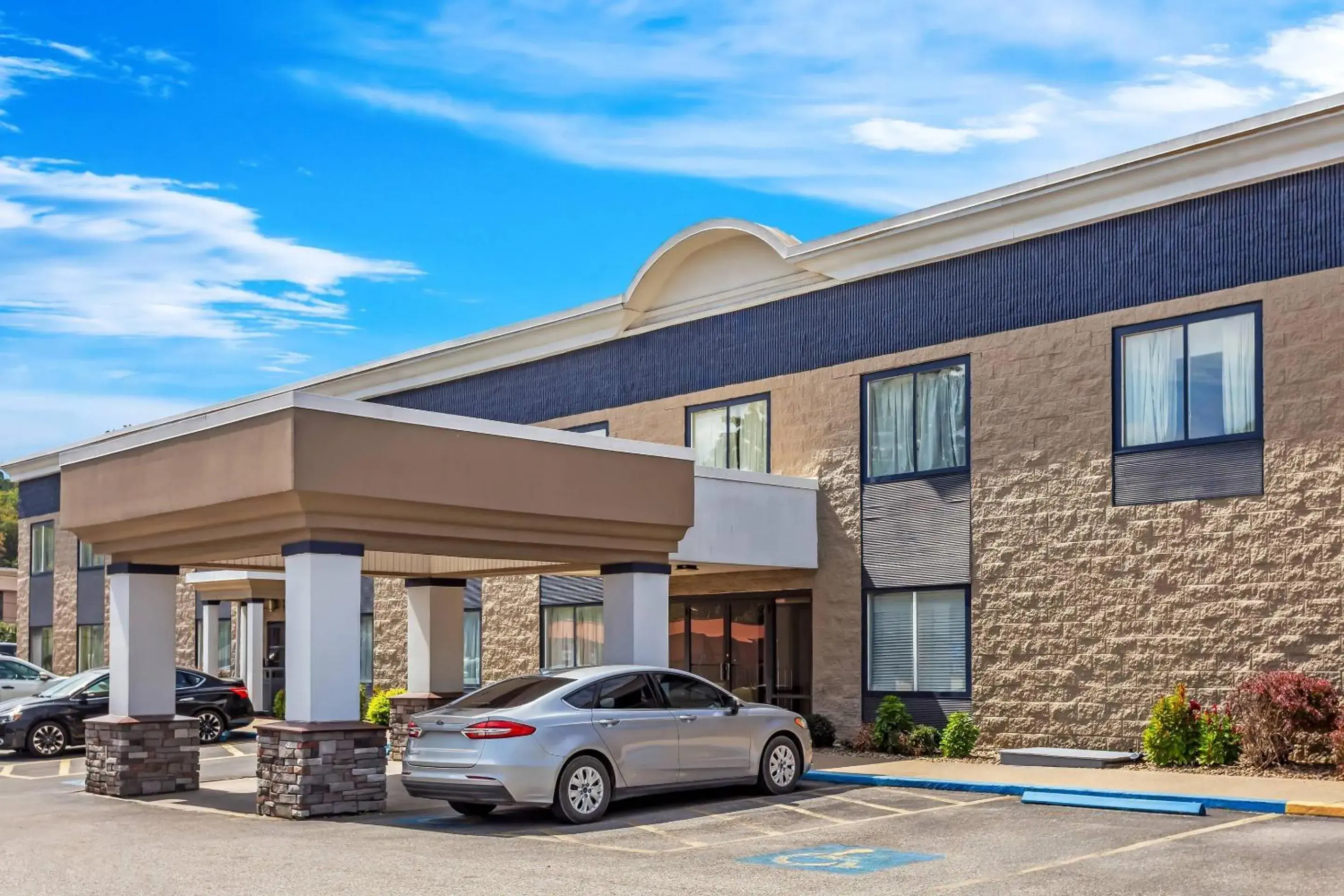 Property building in Rodeway Inn Property building in Rodeway Inn