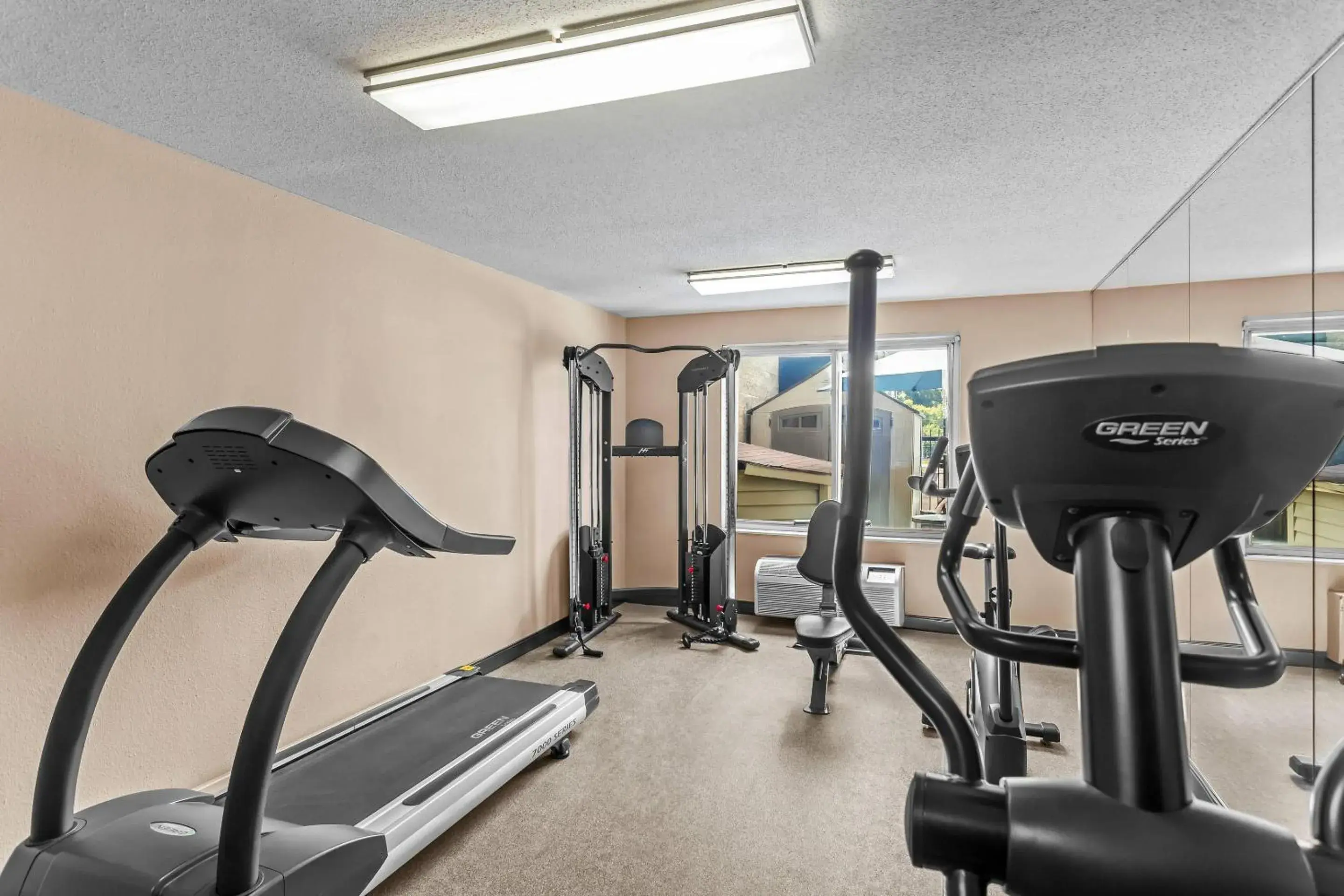 Fitness centre/facilities in Rodeway Inn Fitness centre/facilities in Rodeway Inn