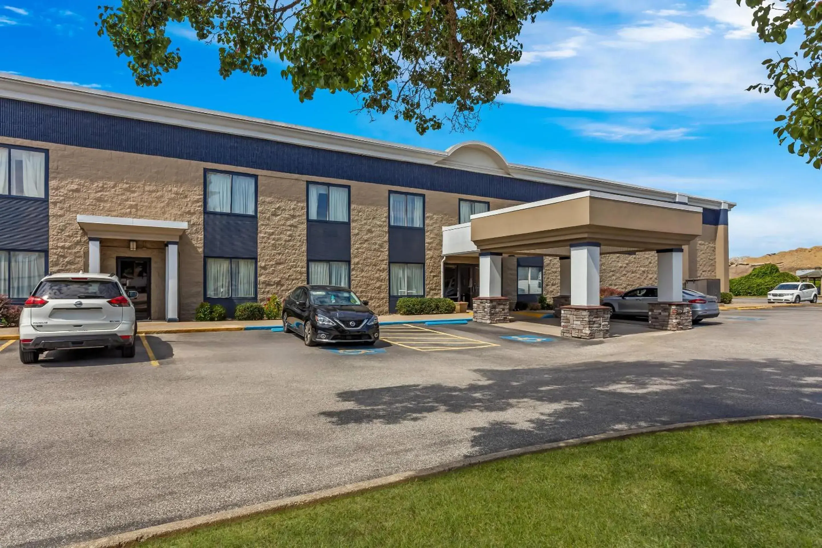 Property building in Rodeway Inn Property building in Rodeway Inn