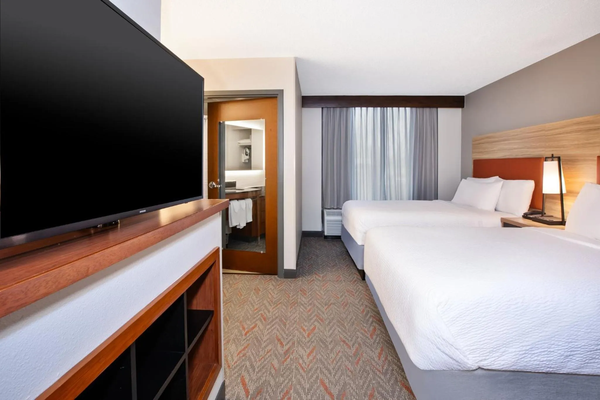 Photo of the whole room, Bed in Candlewood Suites - Cincinnati Northeast - Mason by IHG