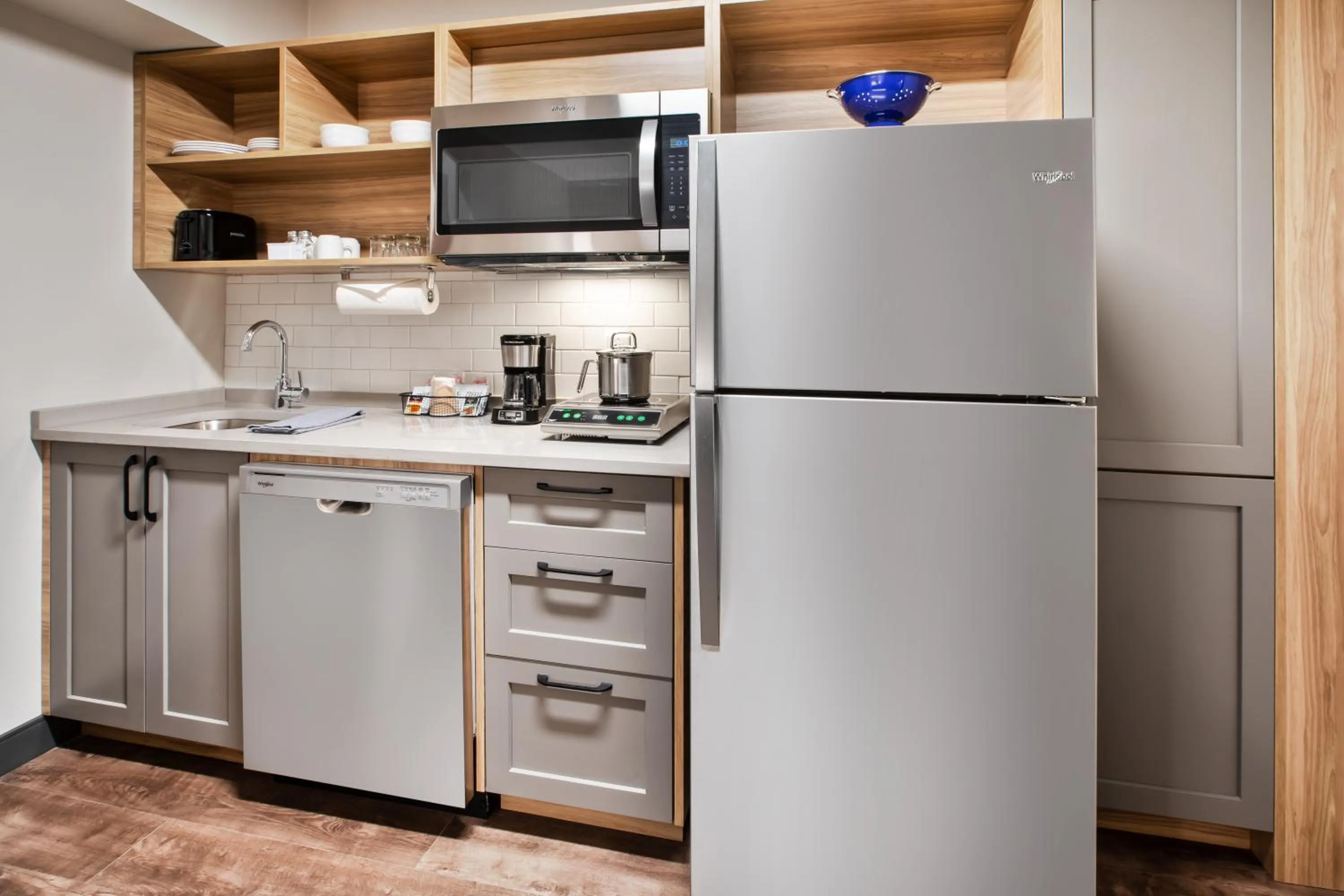 Kitchen or kitchenette in Candlewood Suites - Cincinnati Northeast - Mason by IHG
