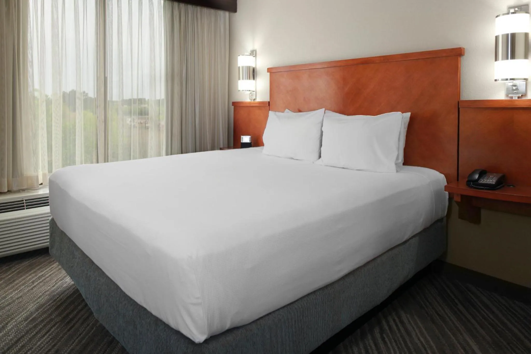 Photo of the whole room, Bed in Candlewood Suites - Cincinnati Northeast - Mason by IHG