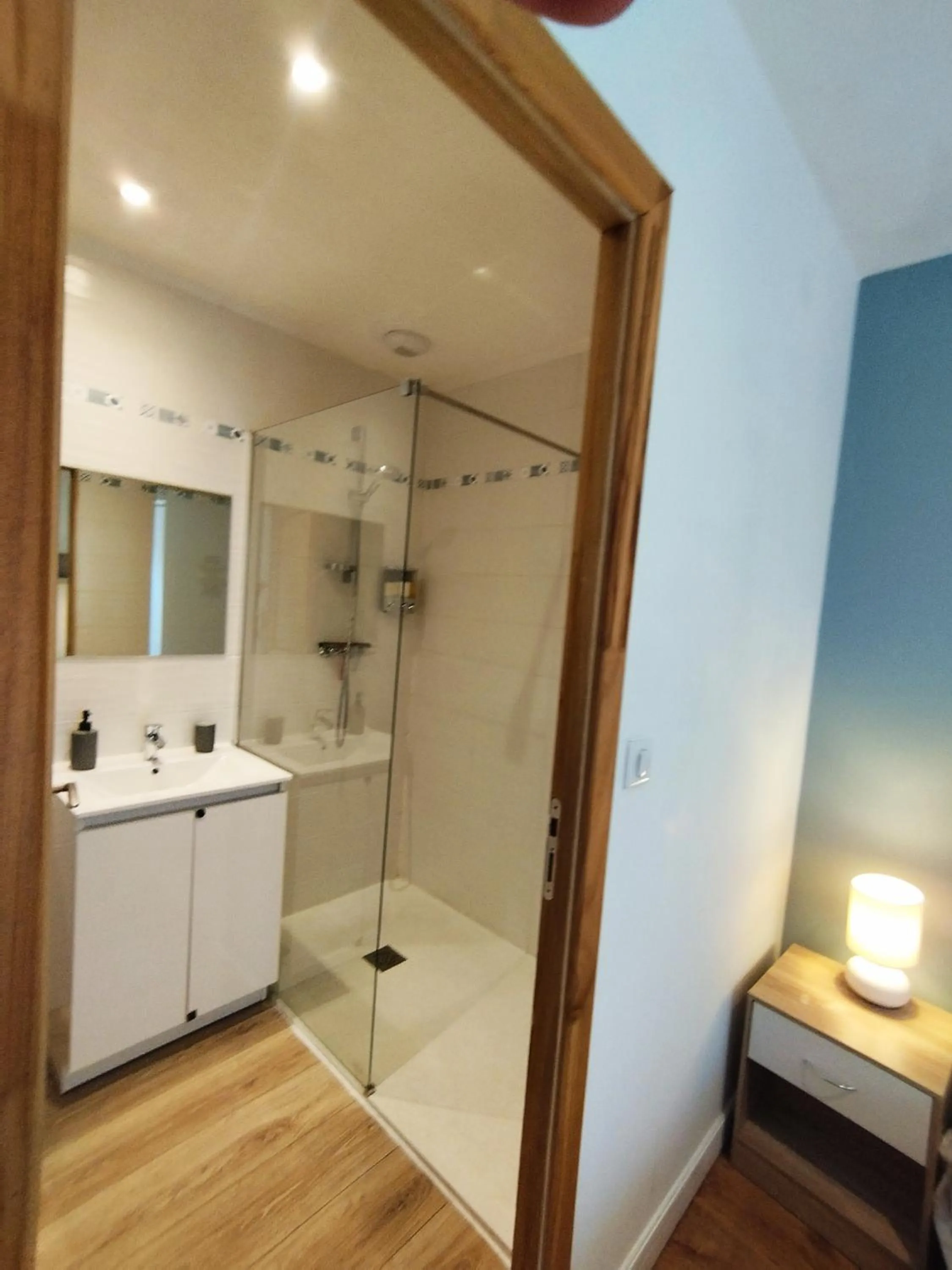 Shower in Chez Lolette