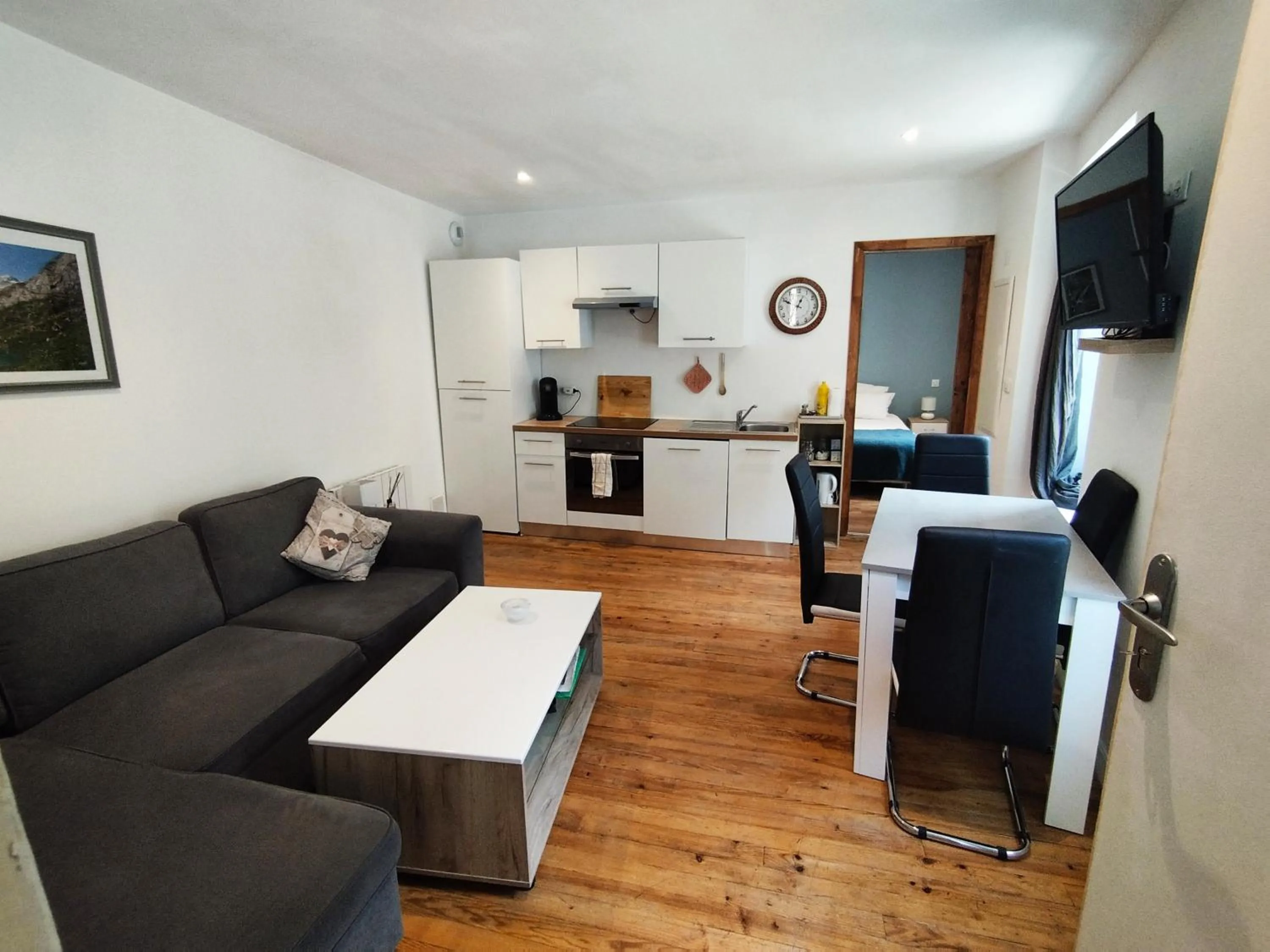 TV and multimedia in Chez Lolette