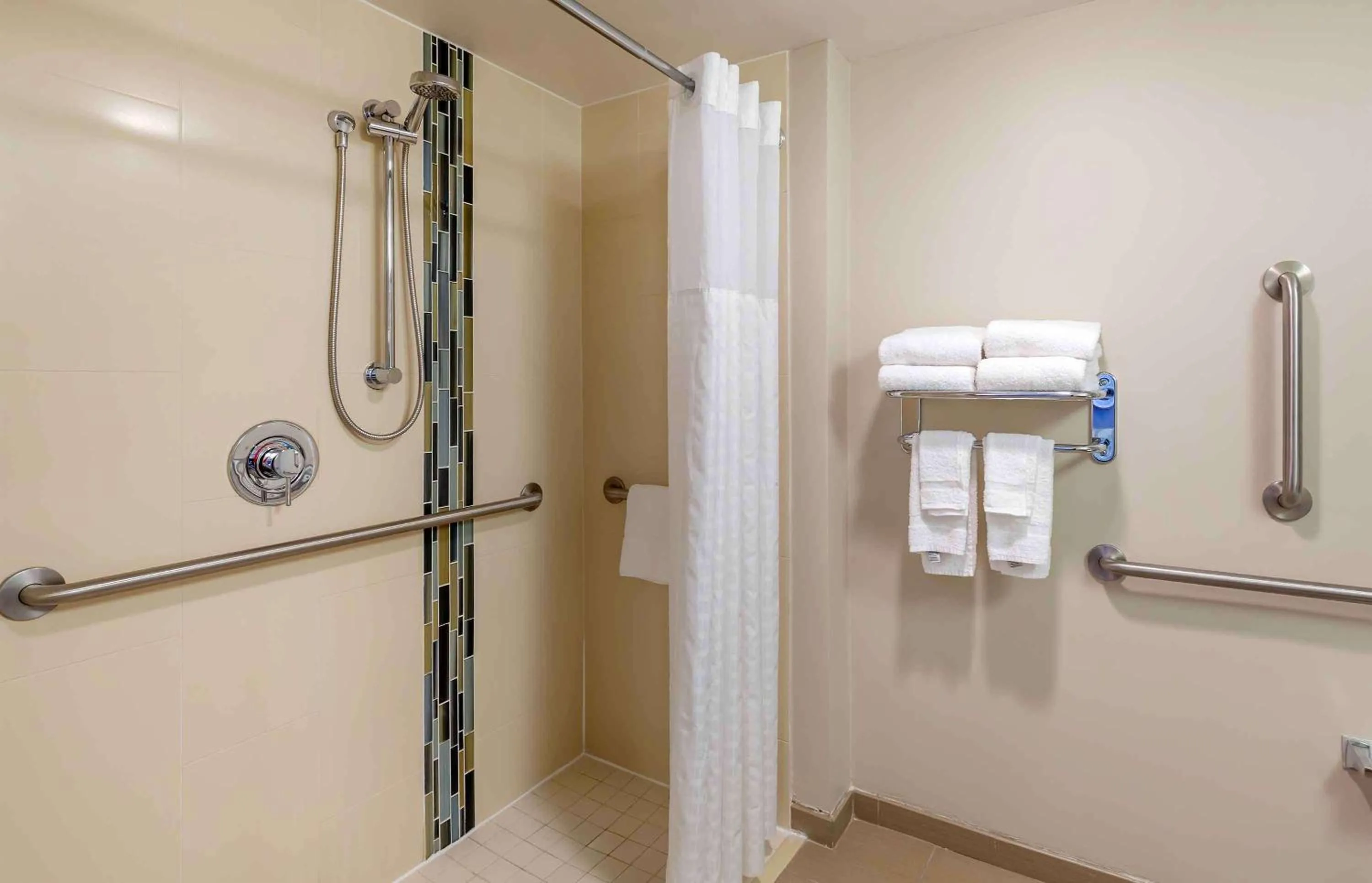 Bathroom in Extended Stay America Premier Suites - Cleveland - Independence