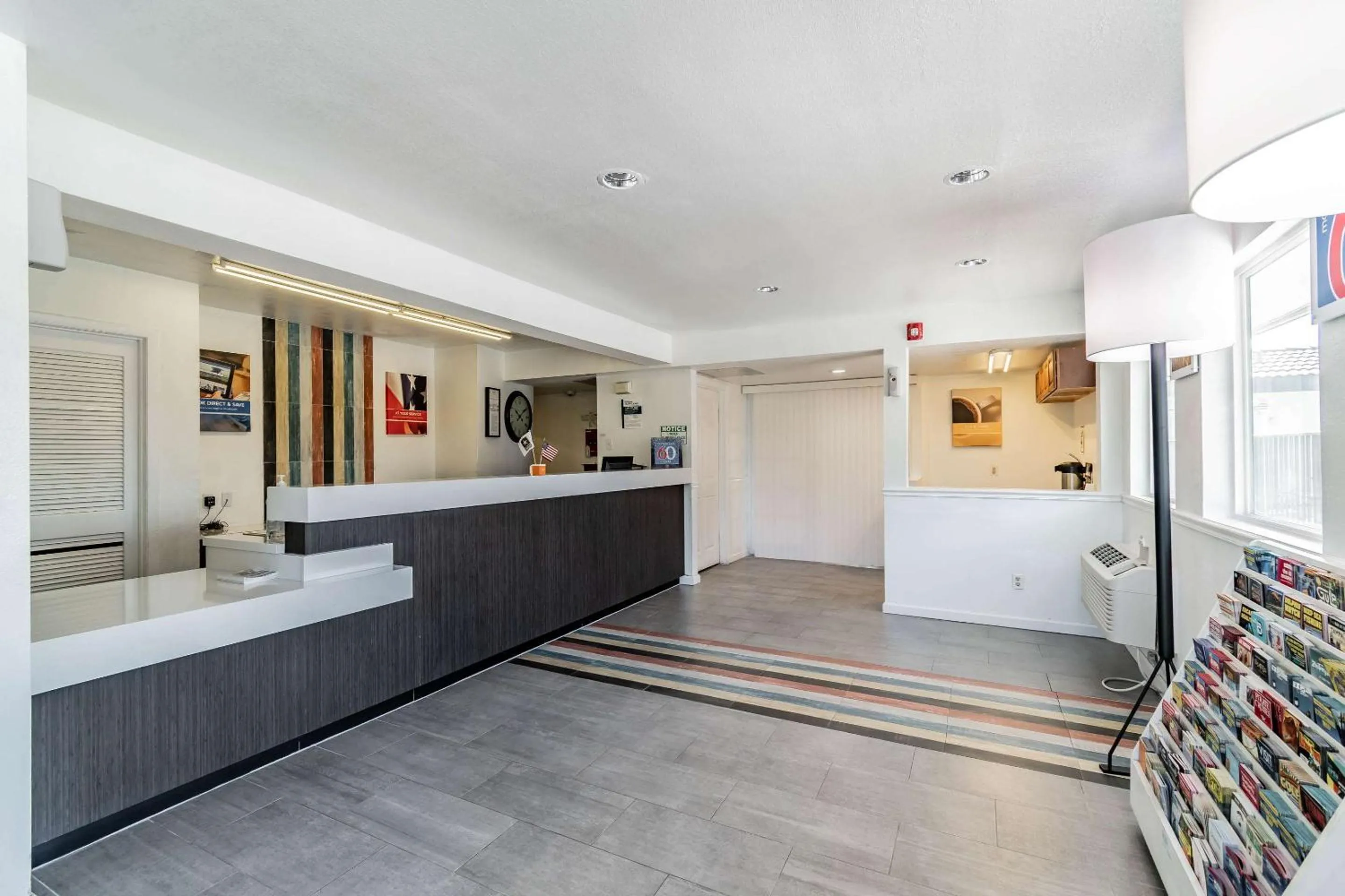 Lobby or reception in Motel 6 Tampa Near Fairgrounds - Casino