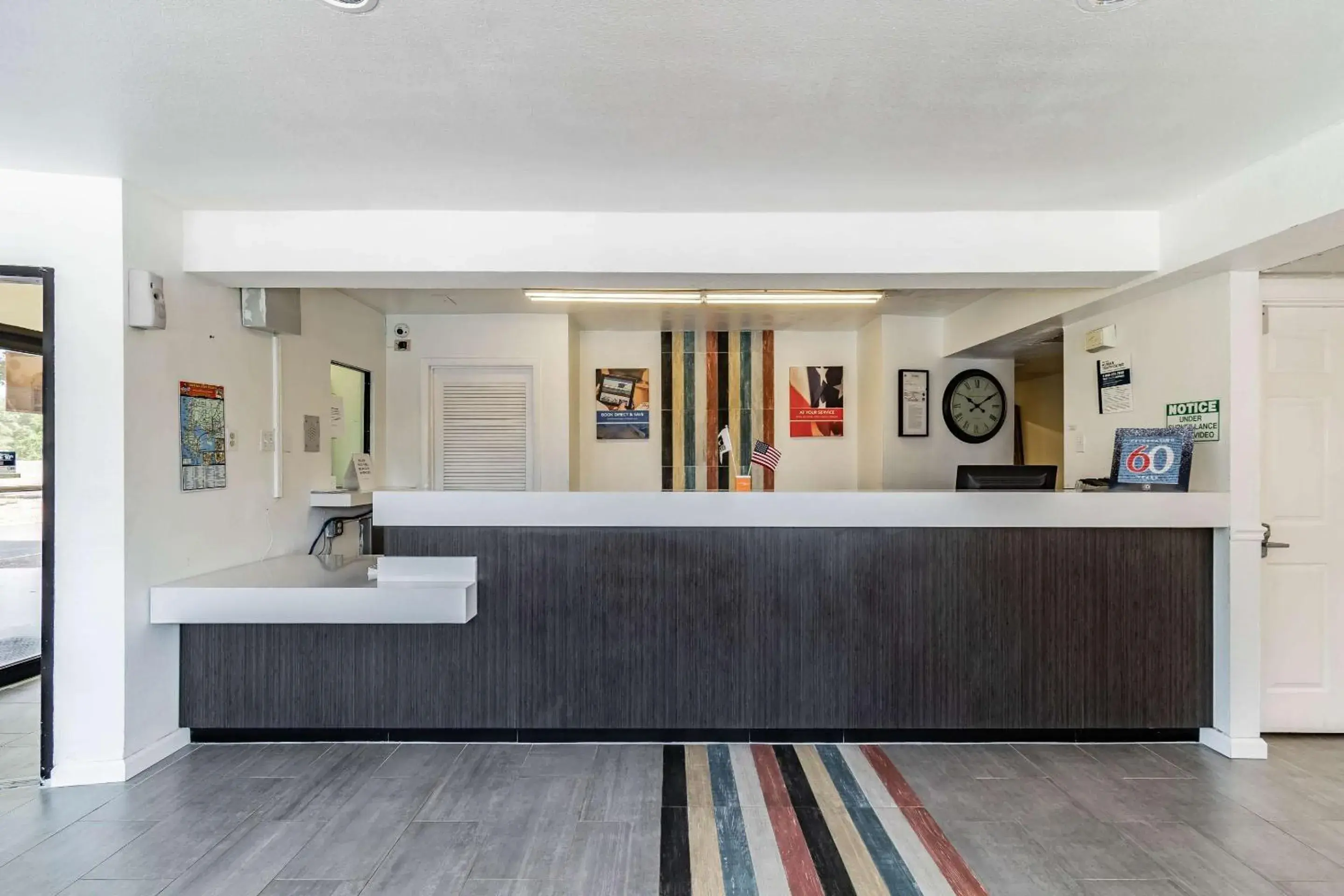 Lobby or reception in Motel 6 Tampa Near Fairgrounds - Casino Lobby or reception in Motel 6 Tampa Near Fairgrounds - Casino
