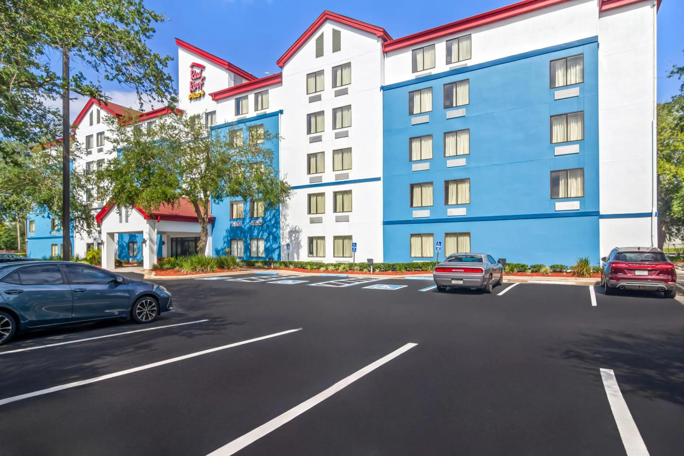 Property building in Red Roof Inn PLUS+ Jacksonville – Southpoint