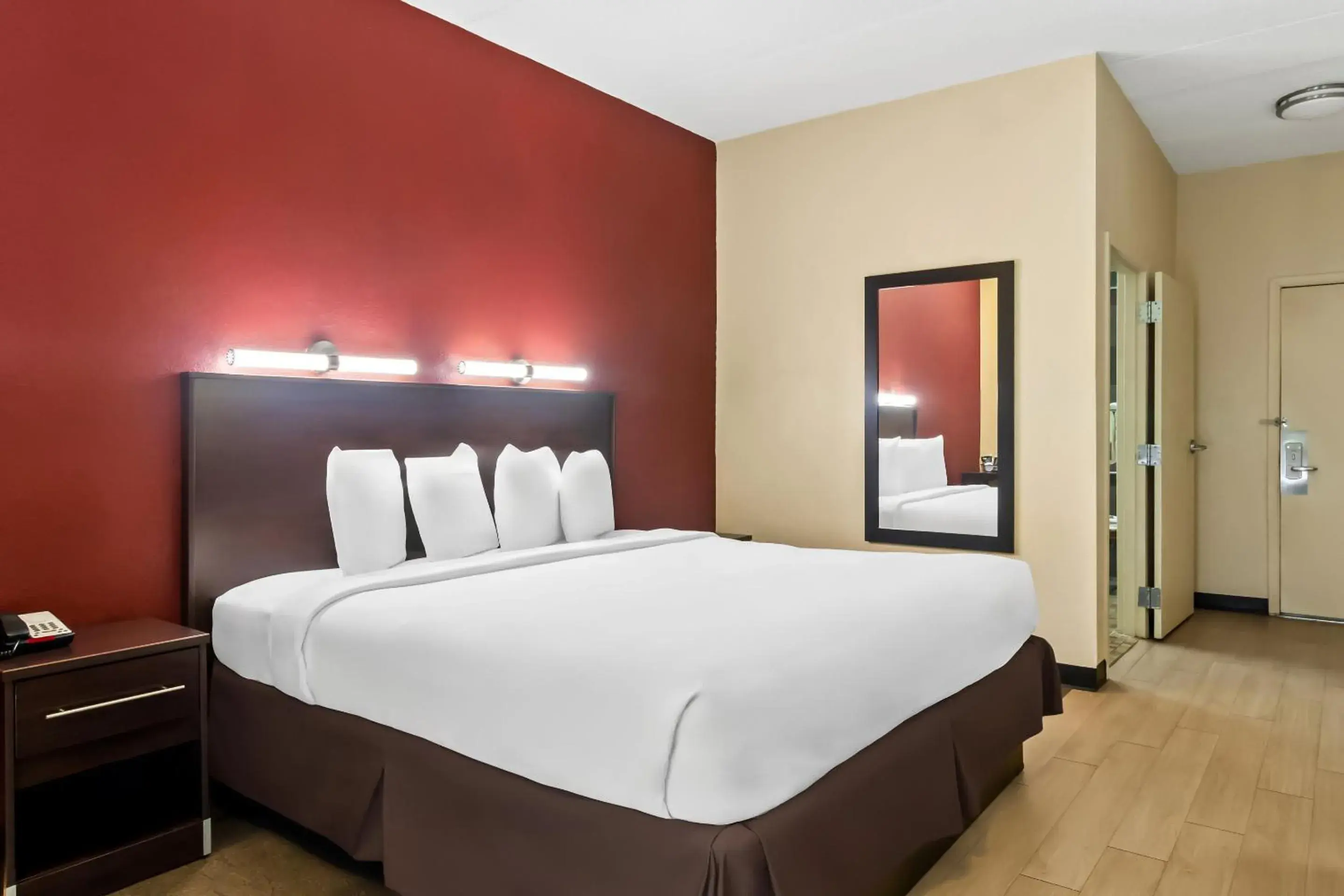 Bedroom, Bed in Red Roof Inn PLUS+ Jacksonville – Southpoint Bedroom, Bed in Red Roof Inn PLUS+ Jacksonville – Southpoint