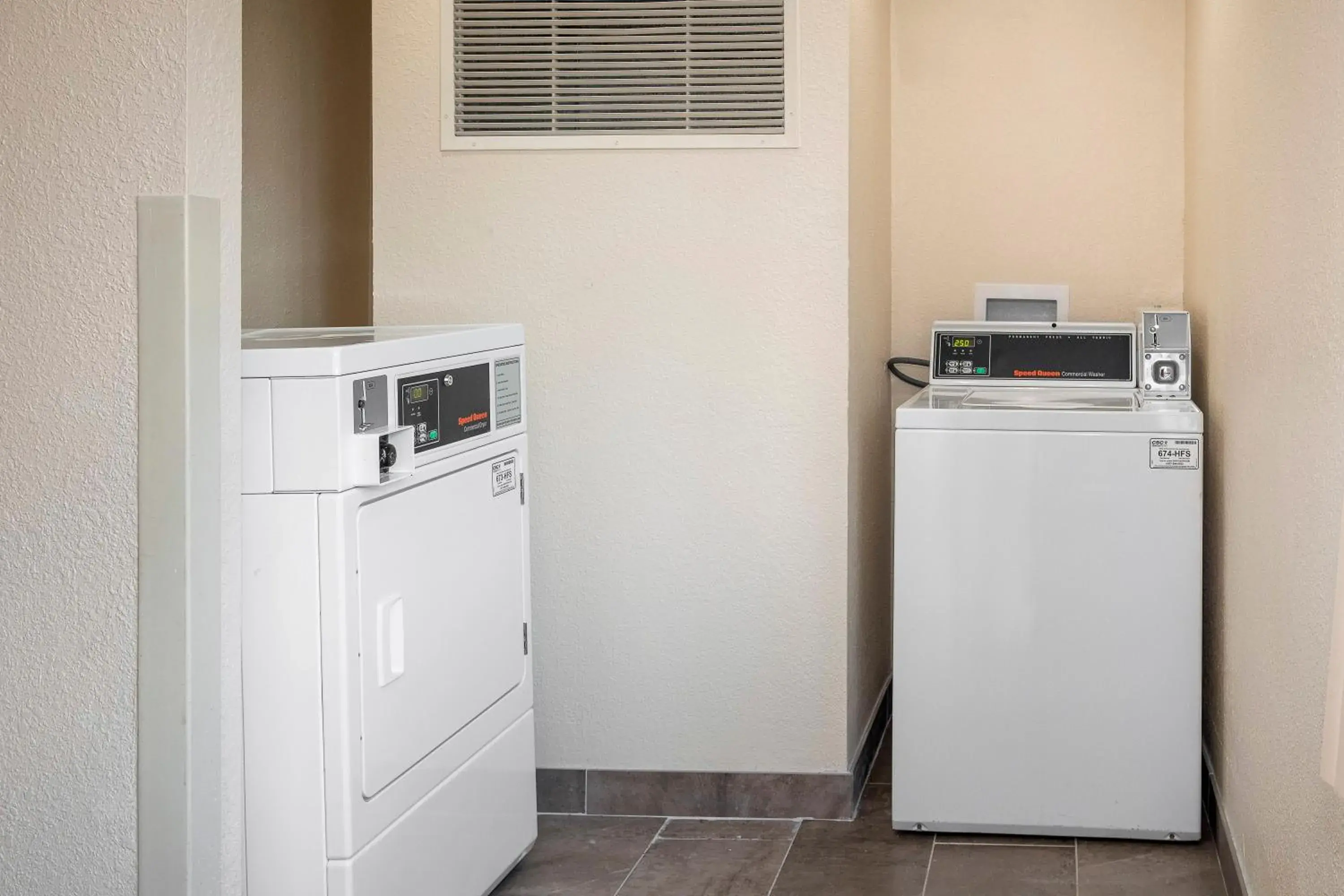 Photo of the whole room in Red Roof Inn PLUS+ Jacksonville – Southpoint Photo of the whole room in Red Roof Inn PLUS+ Jacksonville – Southpoint