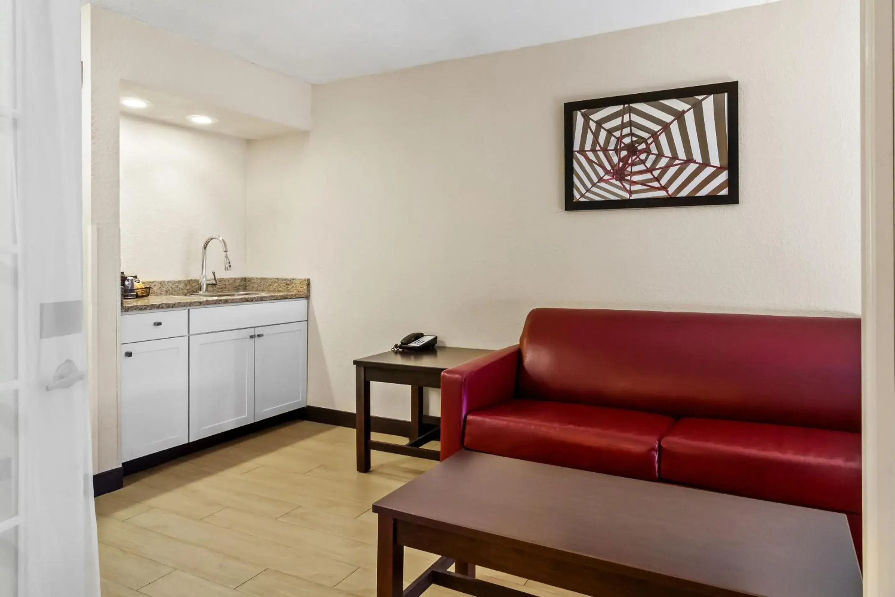 Suite King Room Smoke Free in Red Roof Inn PLUS+ Jacksonville – Southpoint Suite King Room Smoke Free in Red Roof Inn PLUS+ Jacksonville – Southpoint