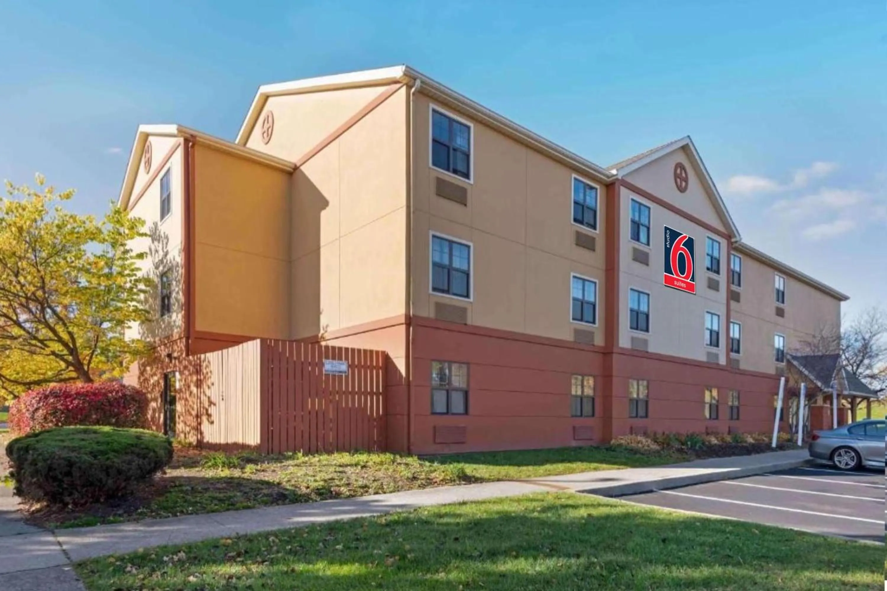 Facade/entrance in Studio 6 Corporate Extended Stay Rochester Henrietta NY