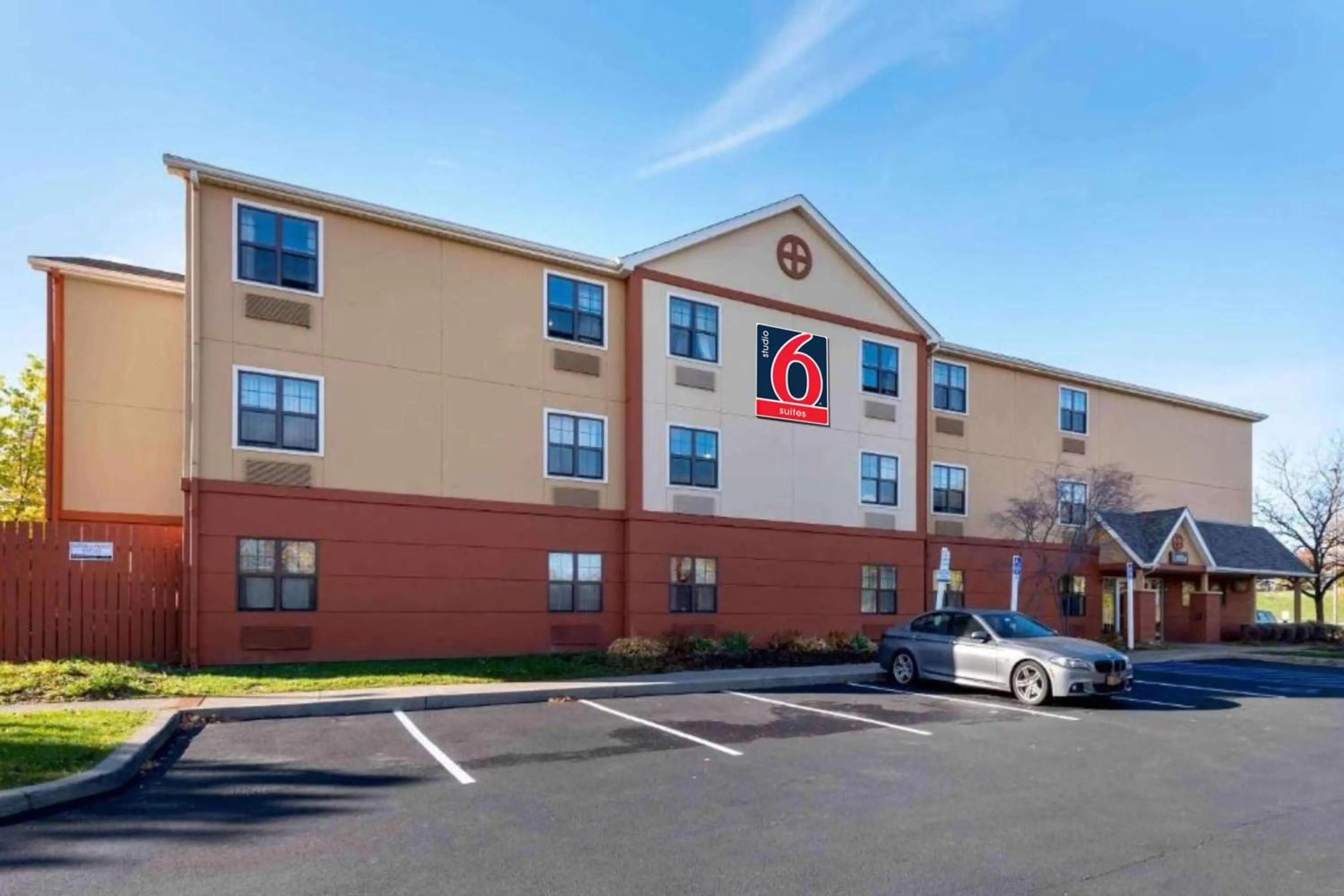 Parking in Studio 6 Corporate Extended Stay Rochester Henrietta NY