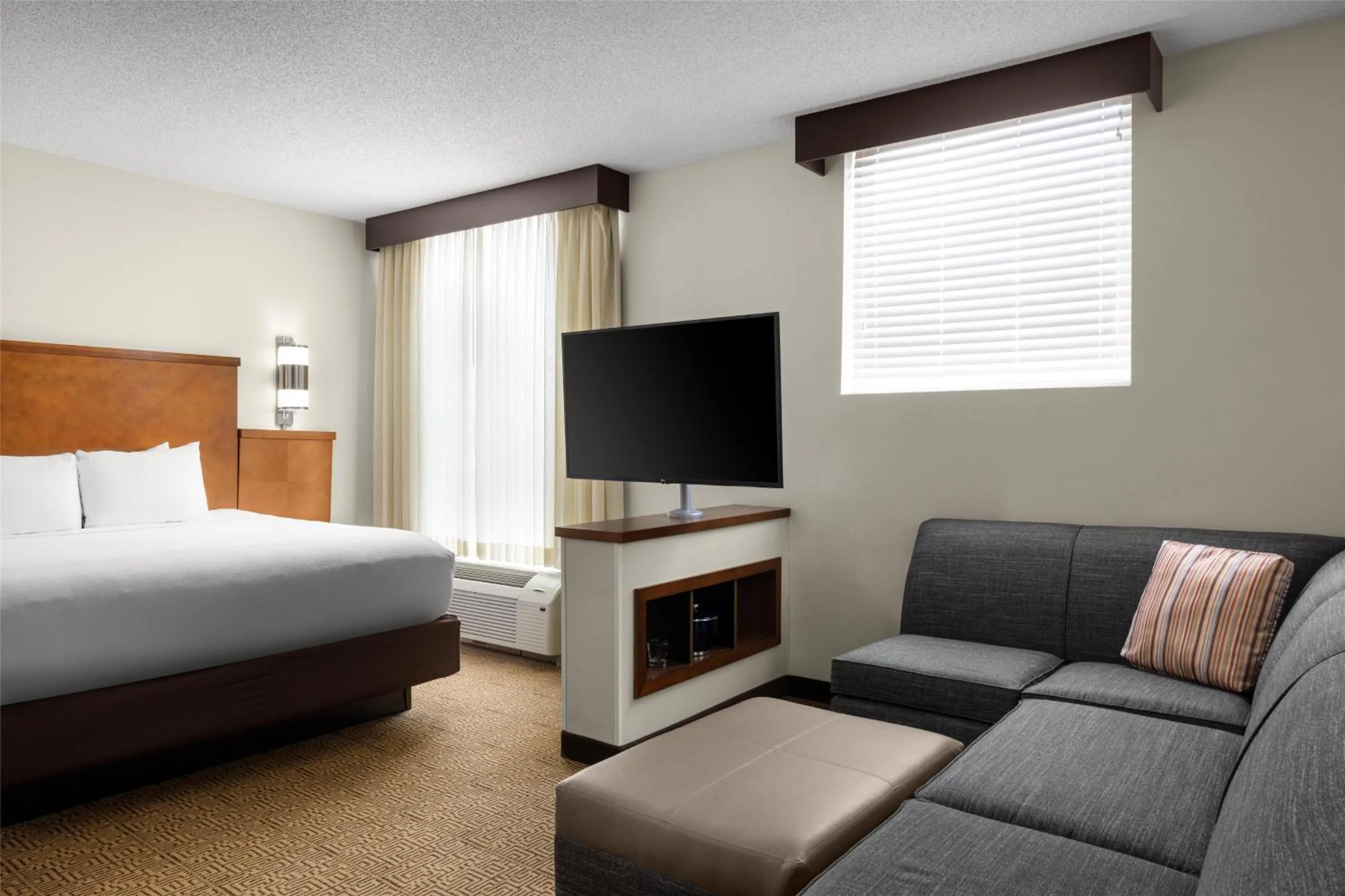 Bedroom, Bed in Hyatt Place Memphis Germantown