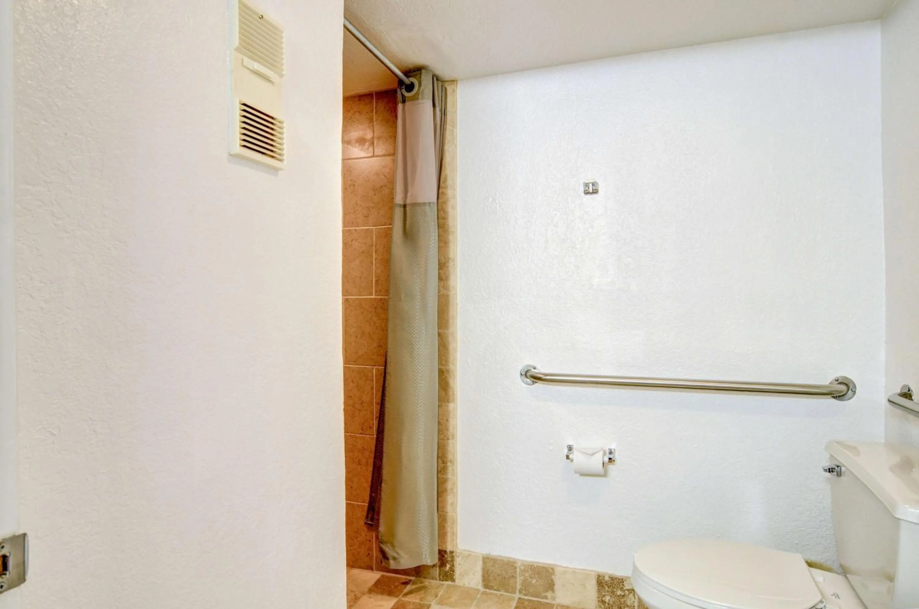 Shower in Motel 6-Greenwood Village, CO - Denver - South Tech Center