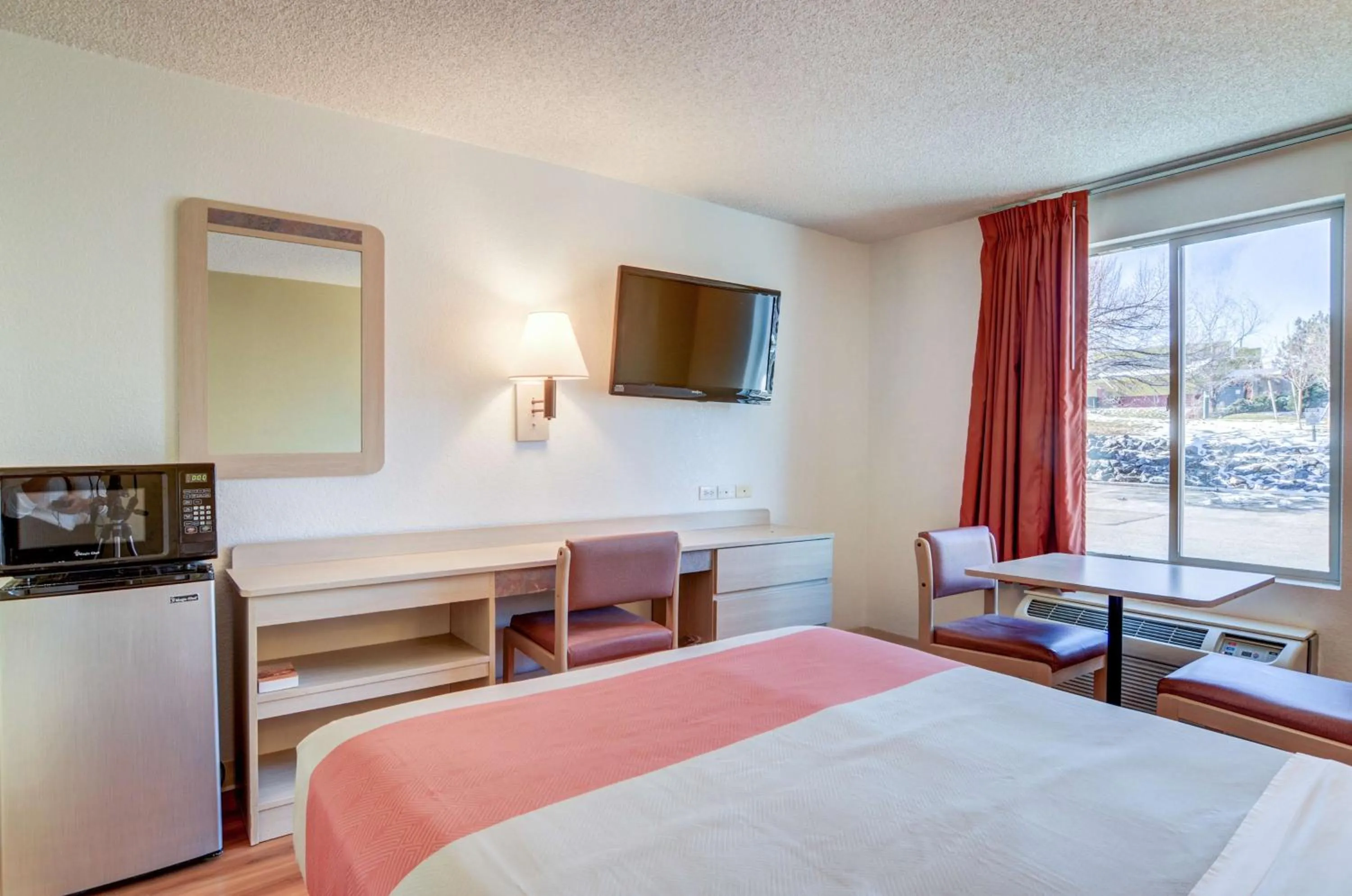 Bedroom, Bed in Motel 6-Greenwood Village, CO - Denver - South Tech Center
