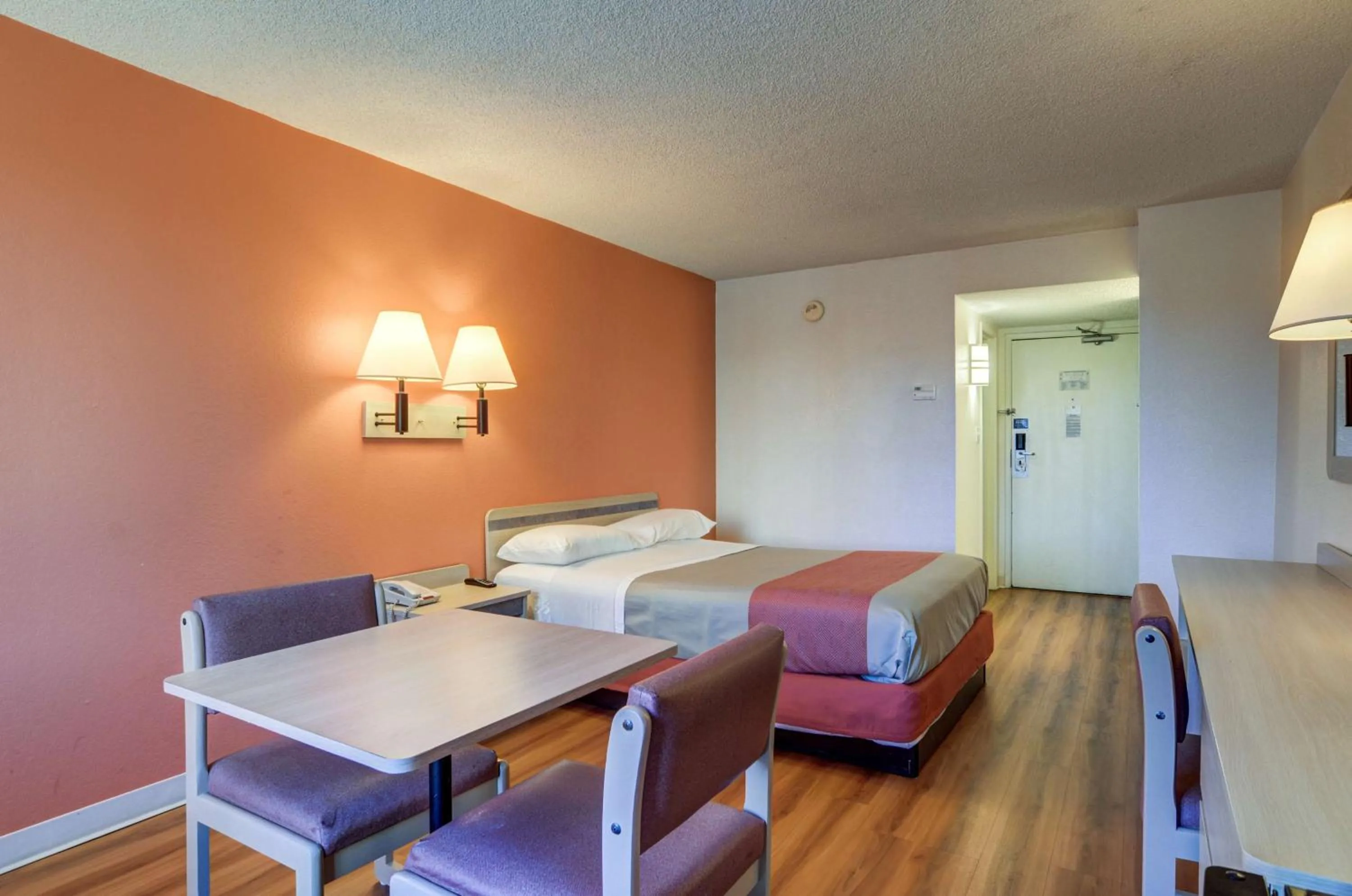 Bedroom, Bed in Motel 6-Greenwood Village, CO - Denver - South Tech Center