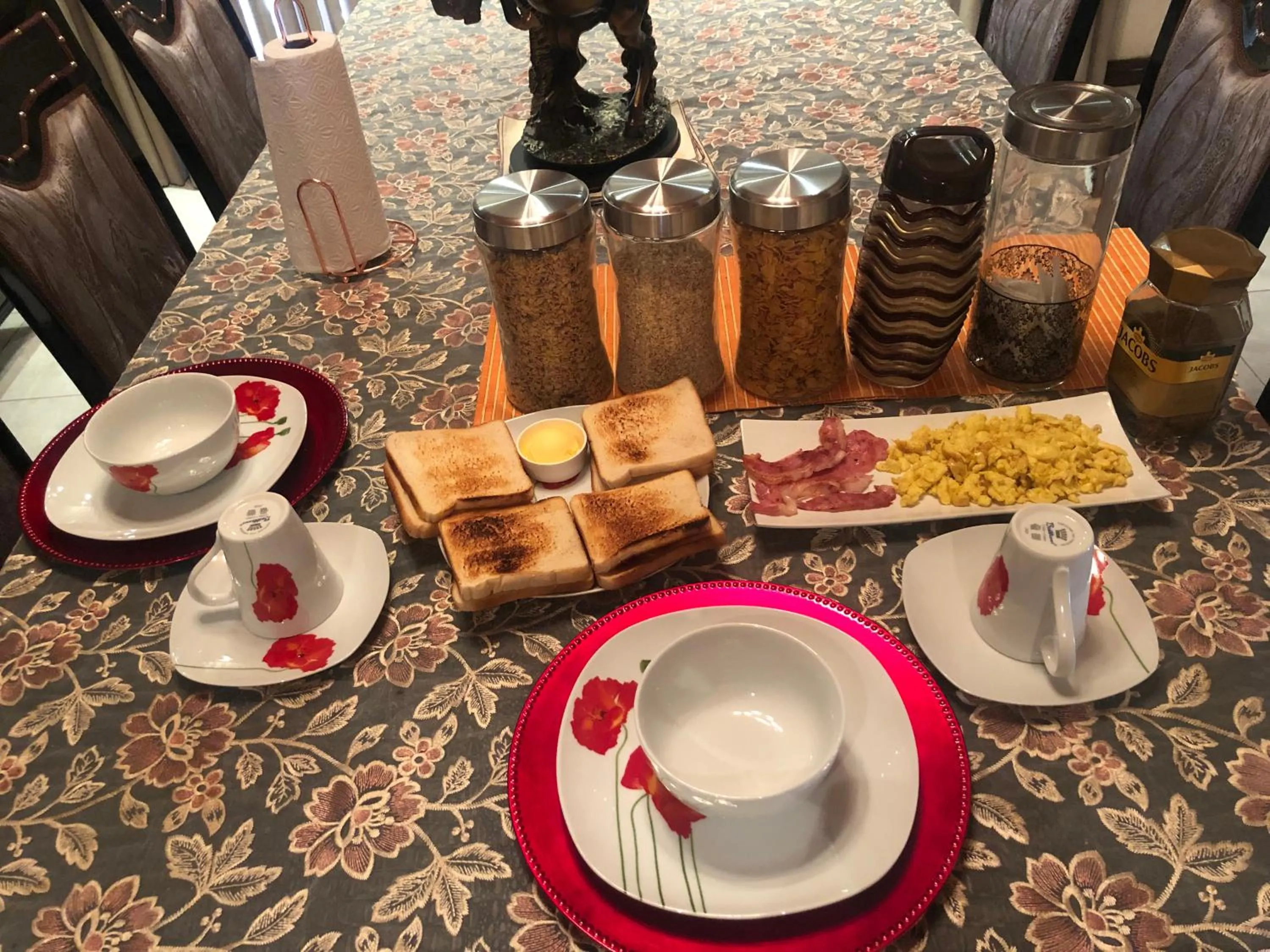 Restaurant/places to eat in Naomi's Place