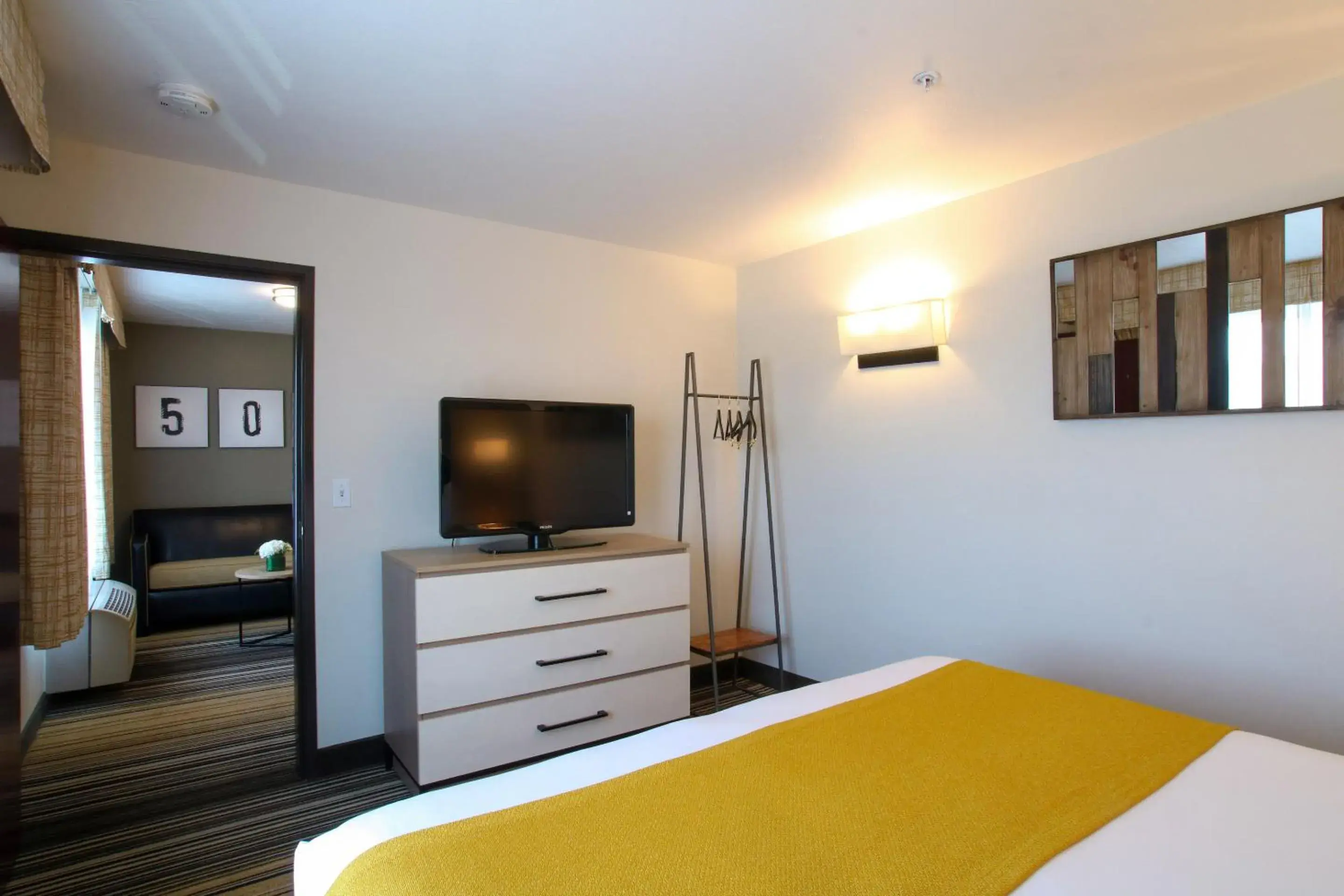 TV and multimedia, Bed in Oxford Suites Spokane Valley TV and multimedia, Bed in Oxford Suites Spokane Valley