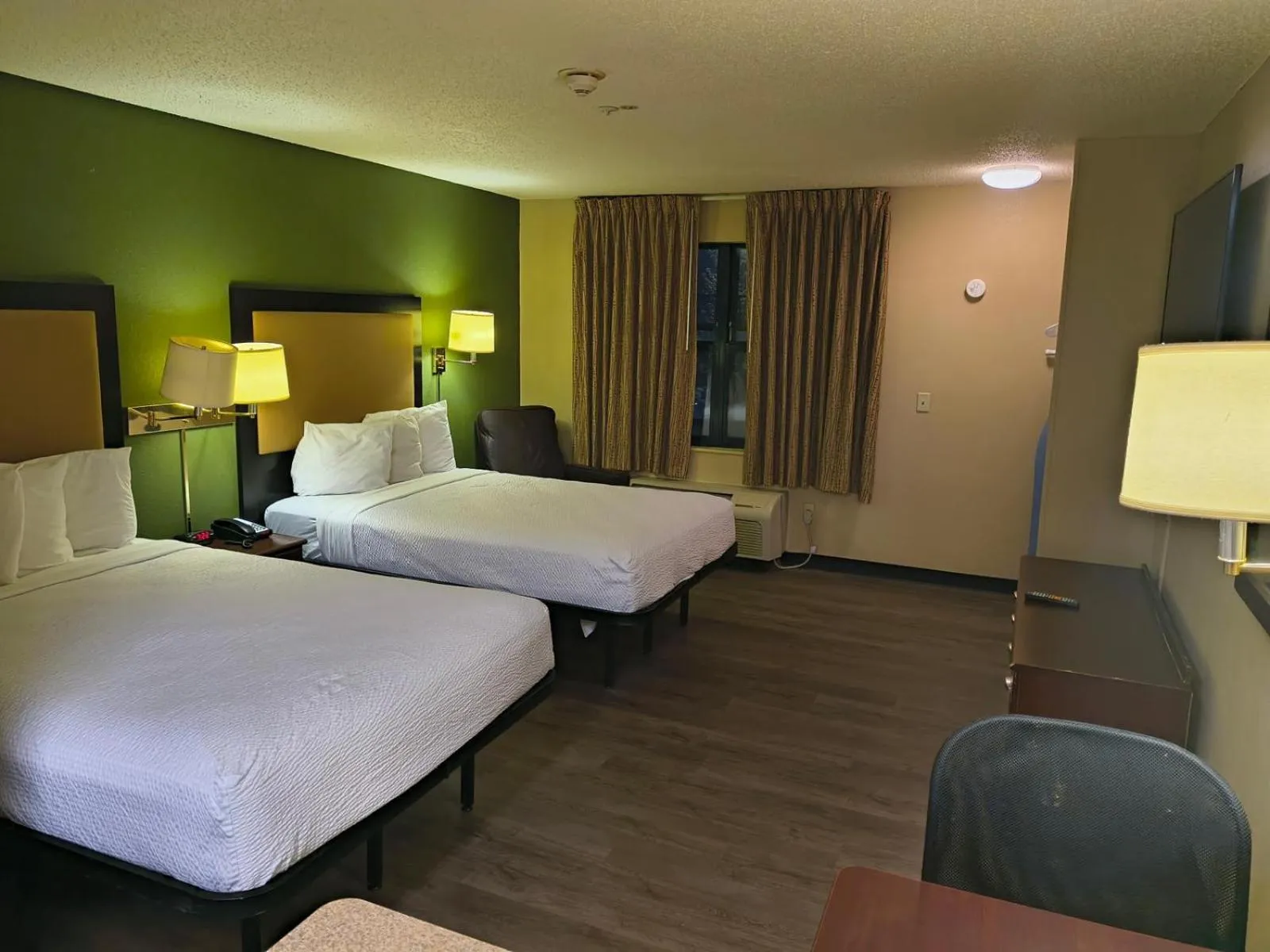 Bed in Extended Stay America Suites - Chicago - Schaumburg - I-90