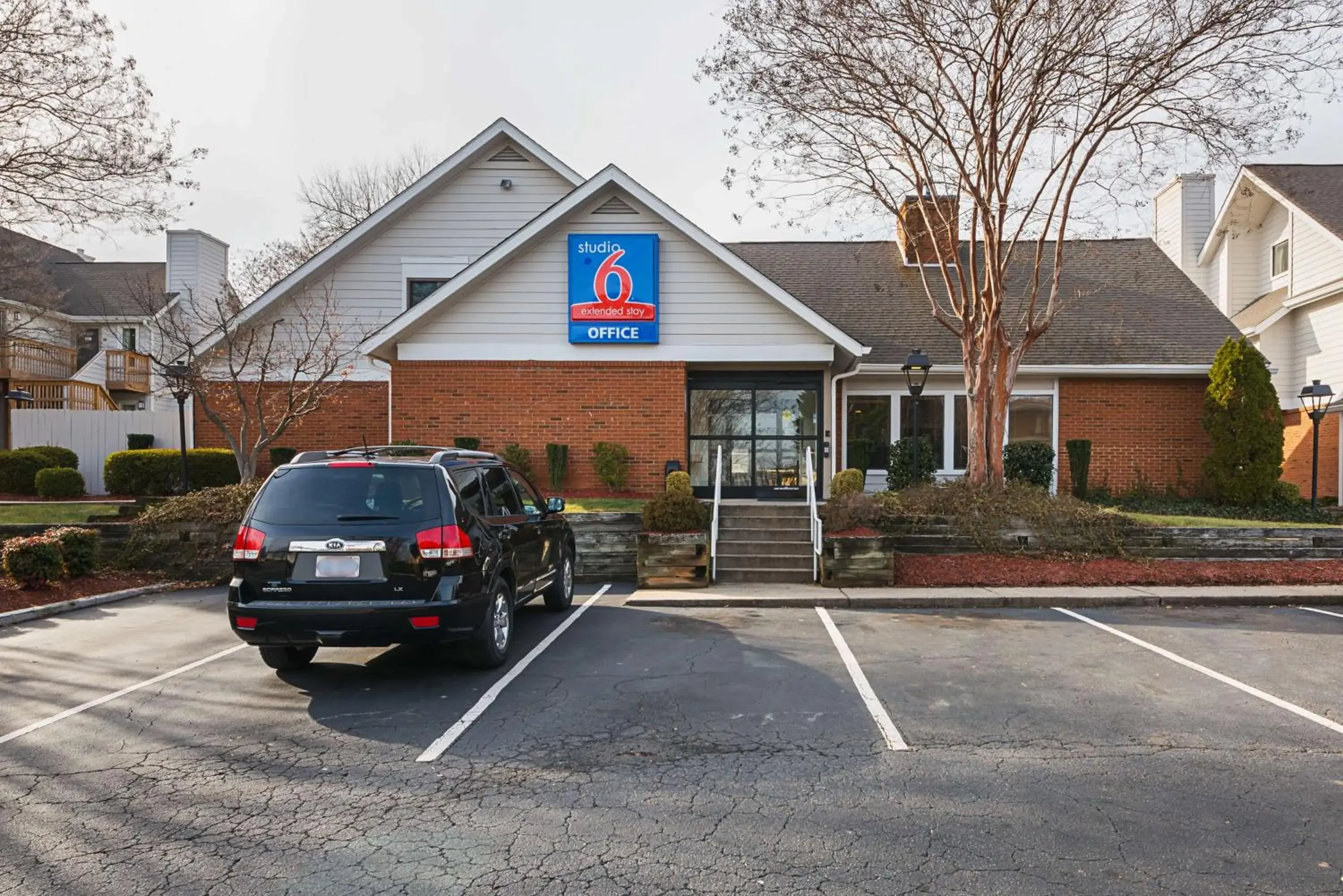 Property building in Studio 6-Greensboro, NC Property building in Studio 6-Greensboro, NC