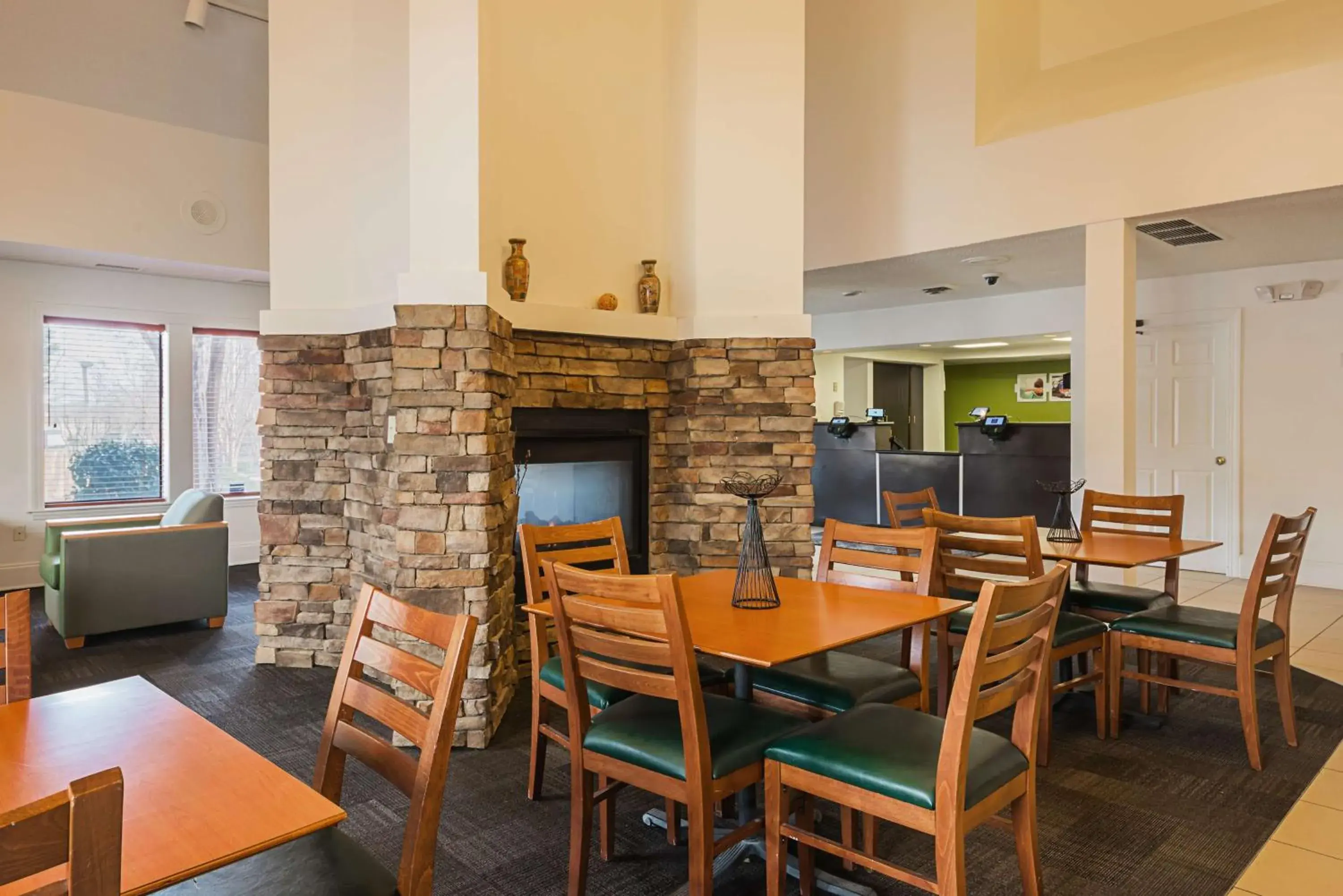 Restaurant/places to eat in Studio 6-Greensboro, NC Restaurant/places to eat in Studio 6-Greensboro, NC