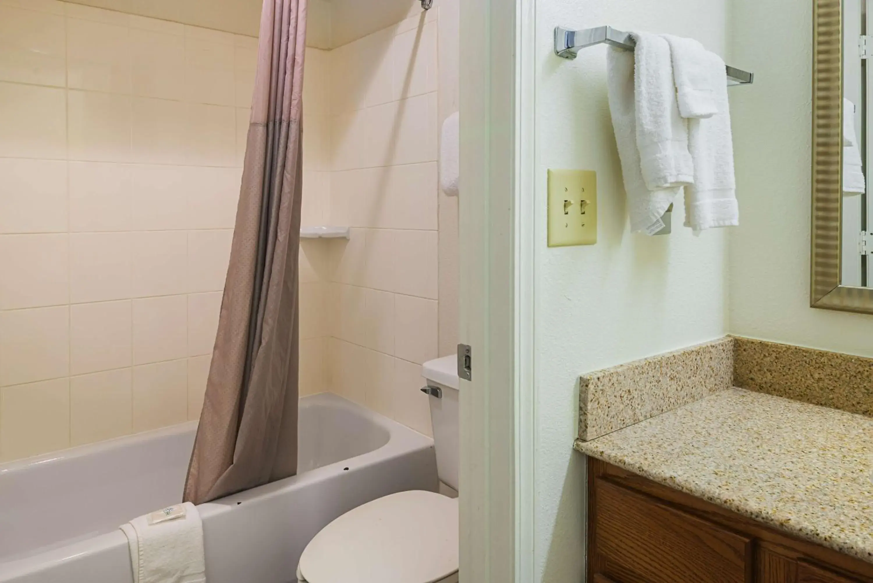 Queen Room - Disability Access - Non-Smoking in Studio 6-Greensboro, NC Queen Room - Disability Access - Non-Smoking in Studio 6-Greensboro, NC