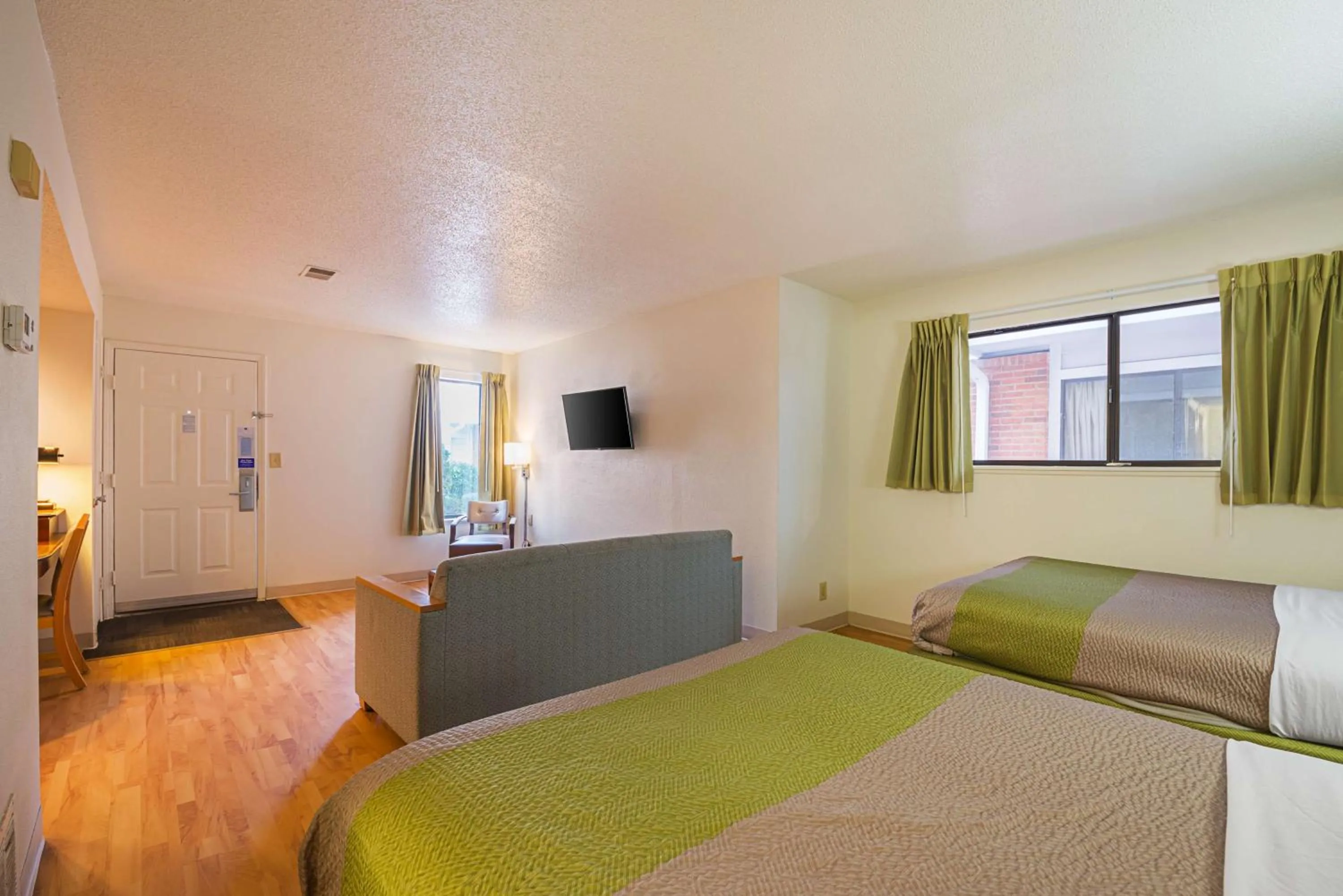 TV and multimedia, Bed in Studio 6-Greensboro, NC