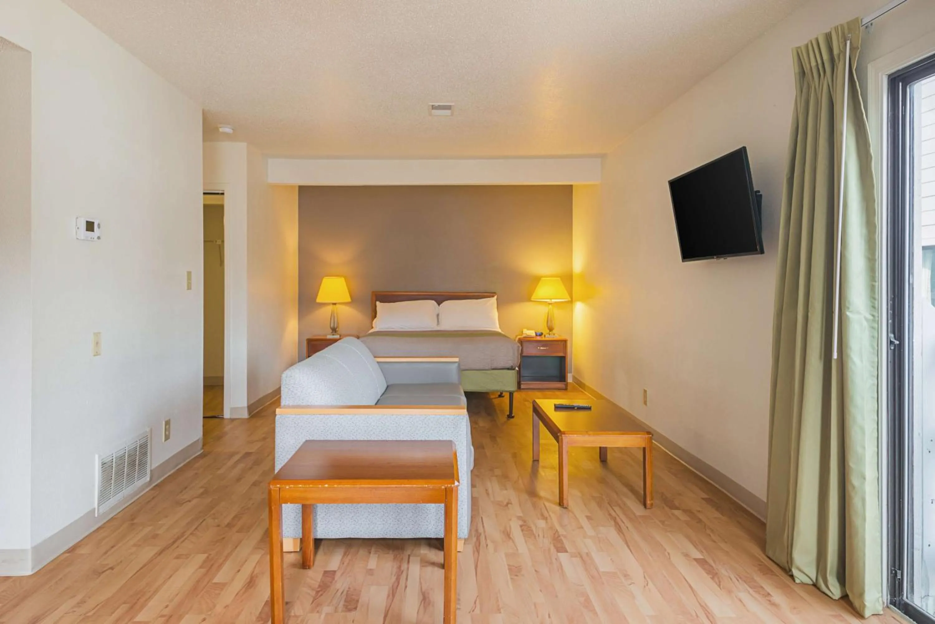 TV and multimedia, Bed in Studio 6-Greensboro, NC