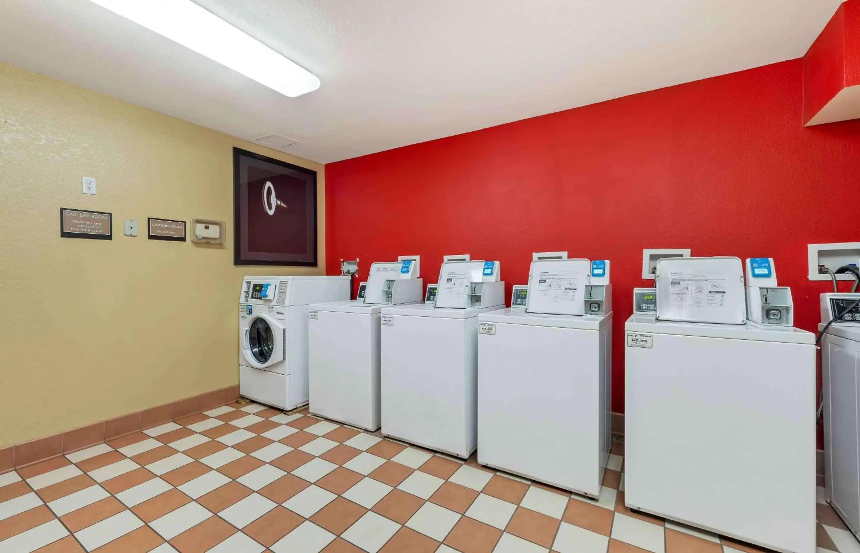 Property building in Extended Stay America Suites - Minneapolis - Airport - Eagan - North Property building in Extended Stay America Suites - Minneapolis - Airport - Eagan - North