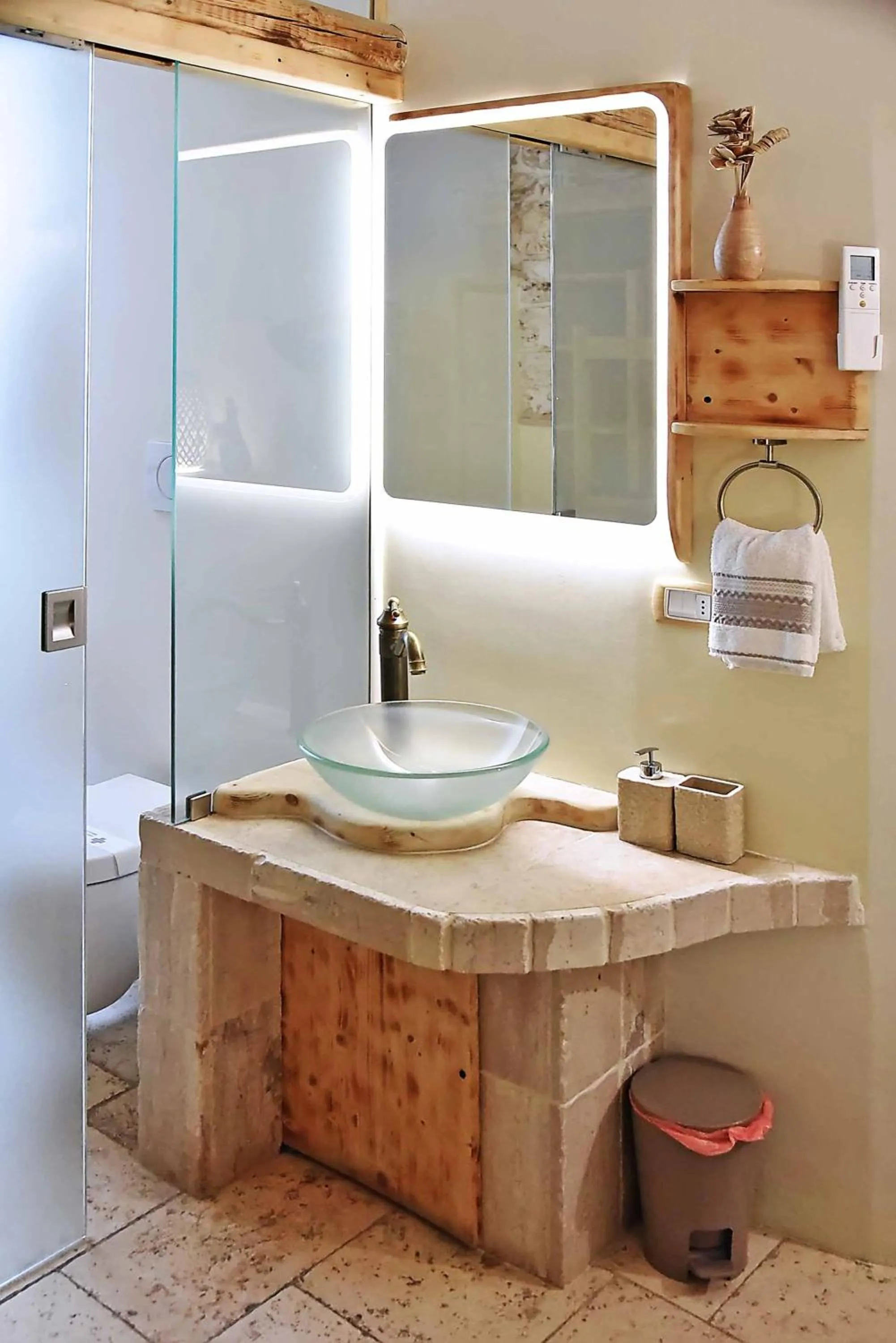 Bedroom in l'angolo di Gaudì, alcoba Blanca