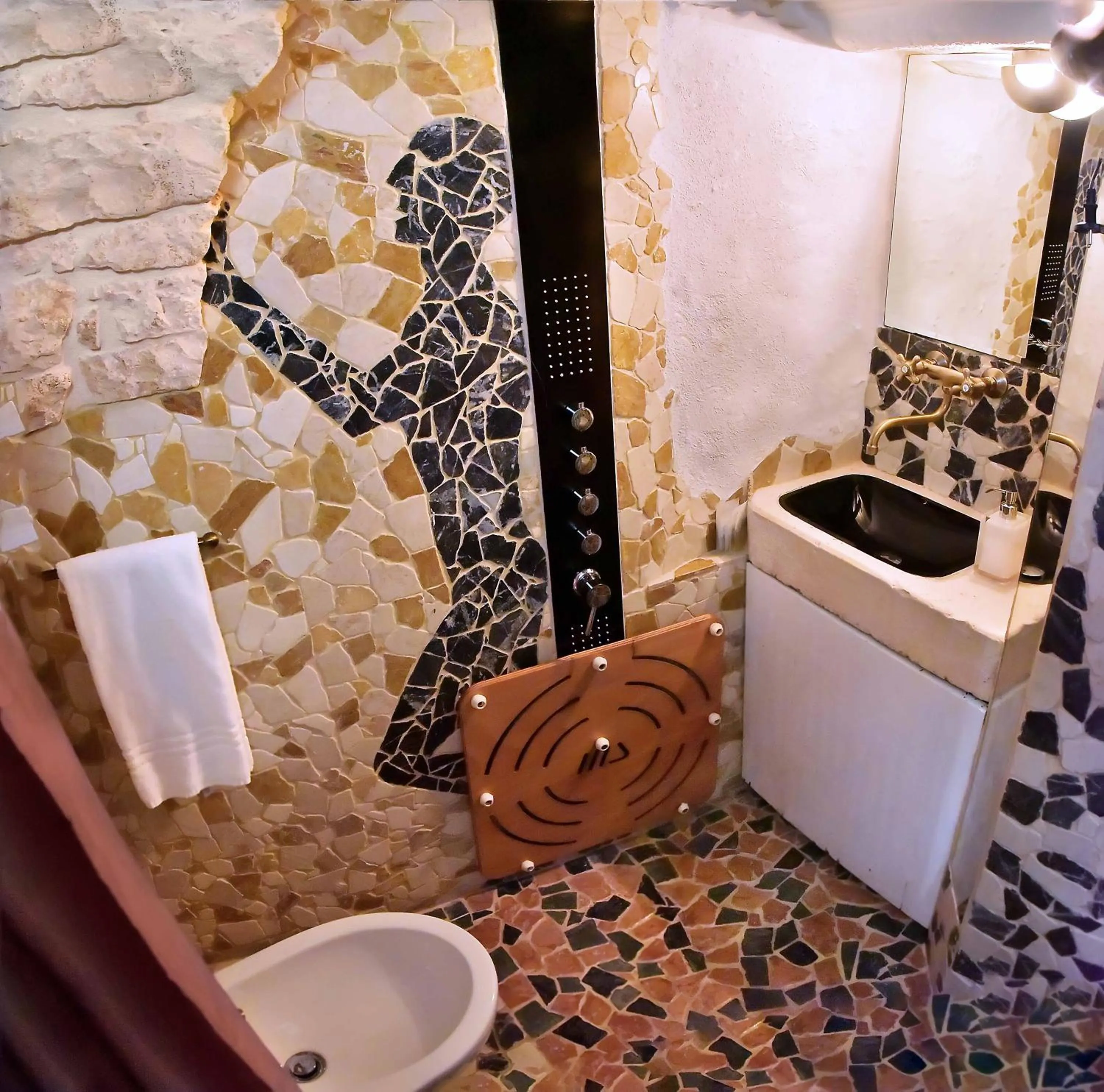 Shower in l'angolo di Gaudì, alcoba Capriccio