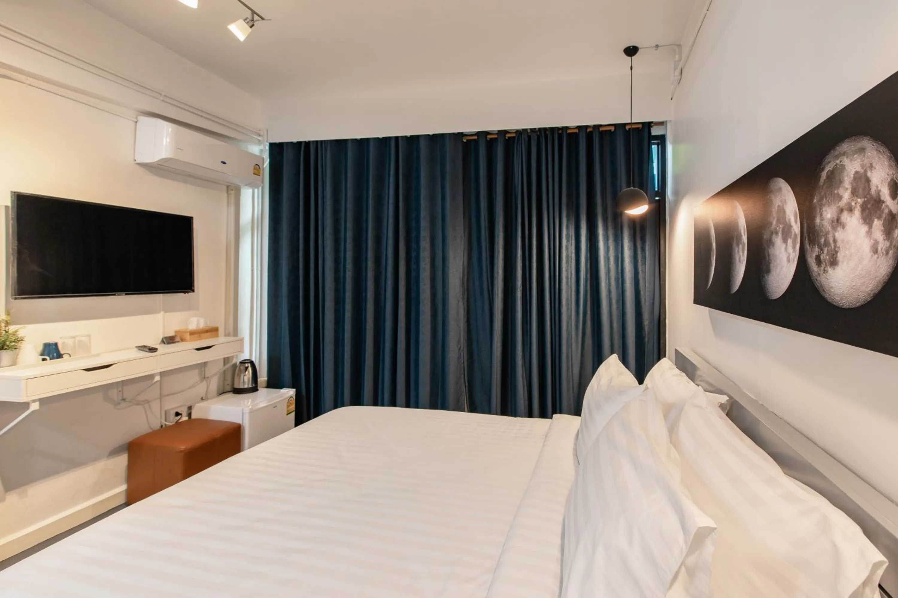 Bedroom, Bed in Every Surawong