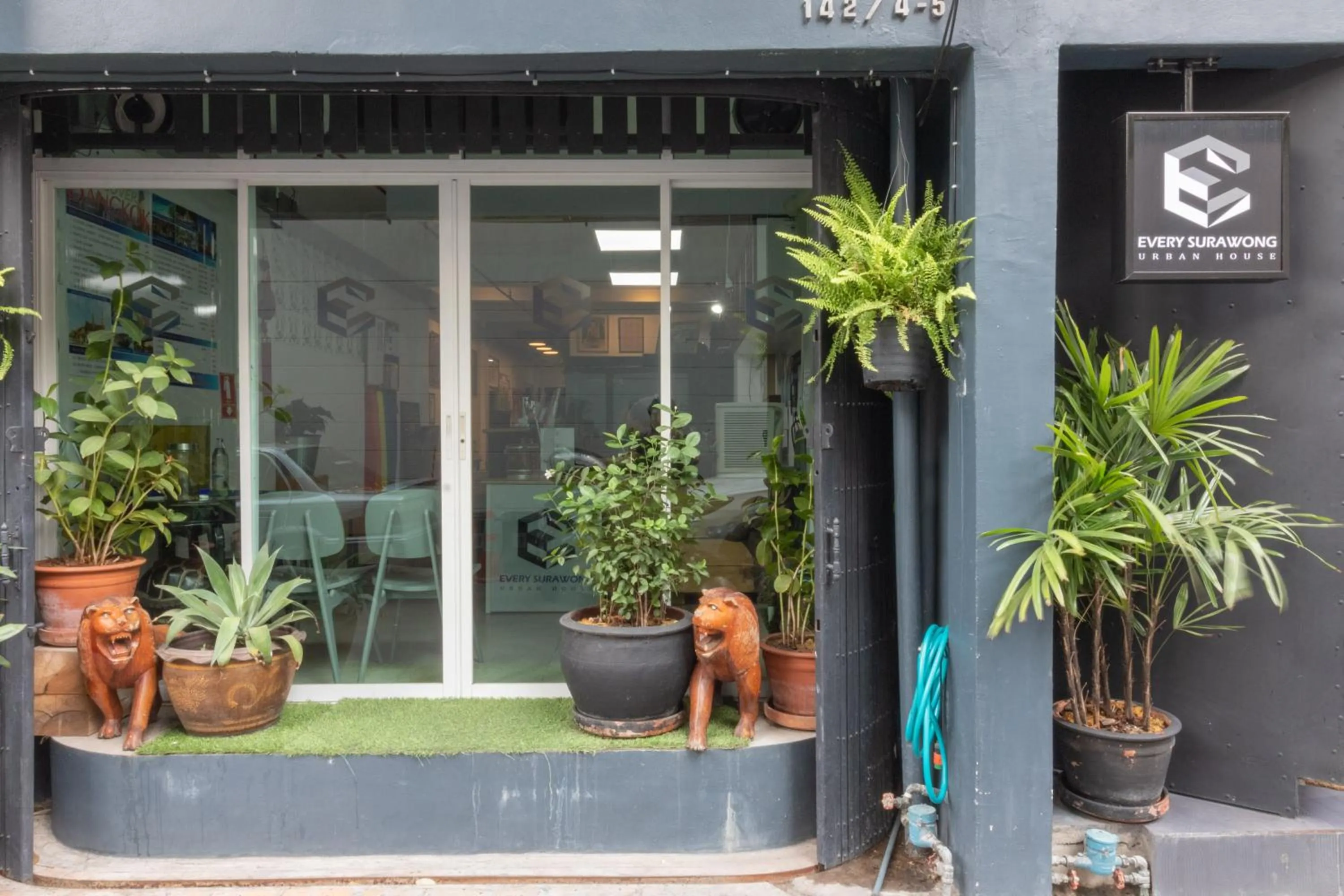 Facade/entrance in Every Surawong