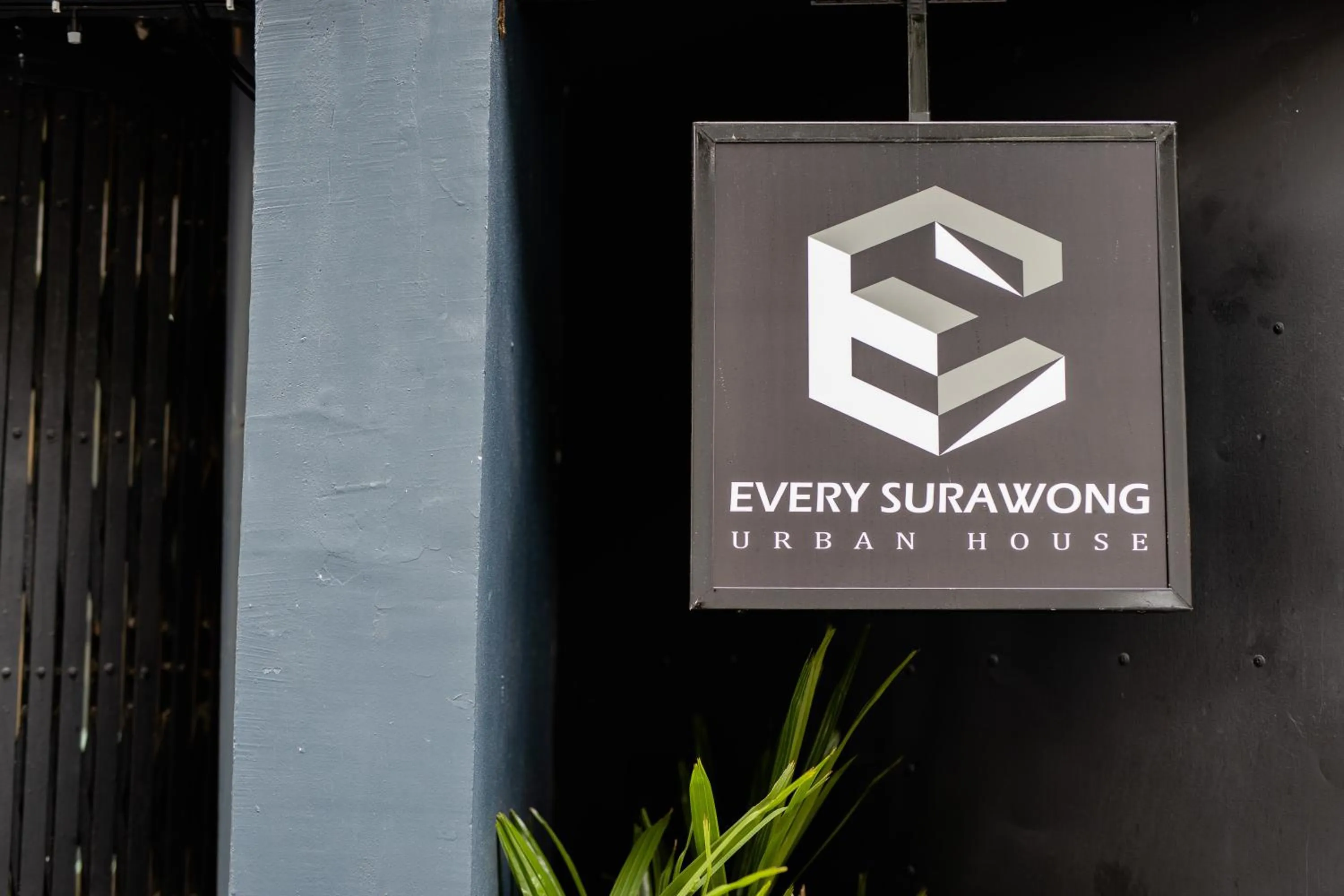 Logo/Certificate/Sign in Every Surawong