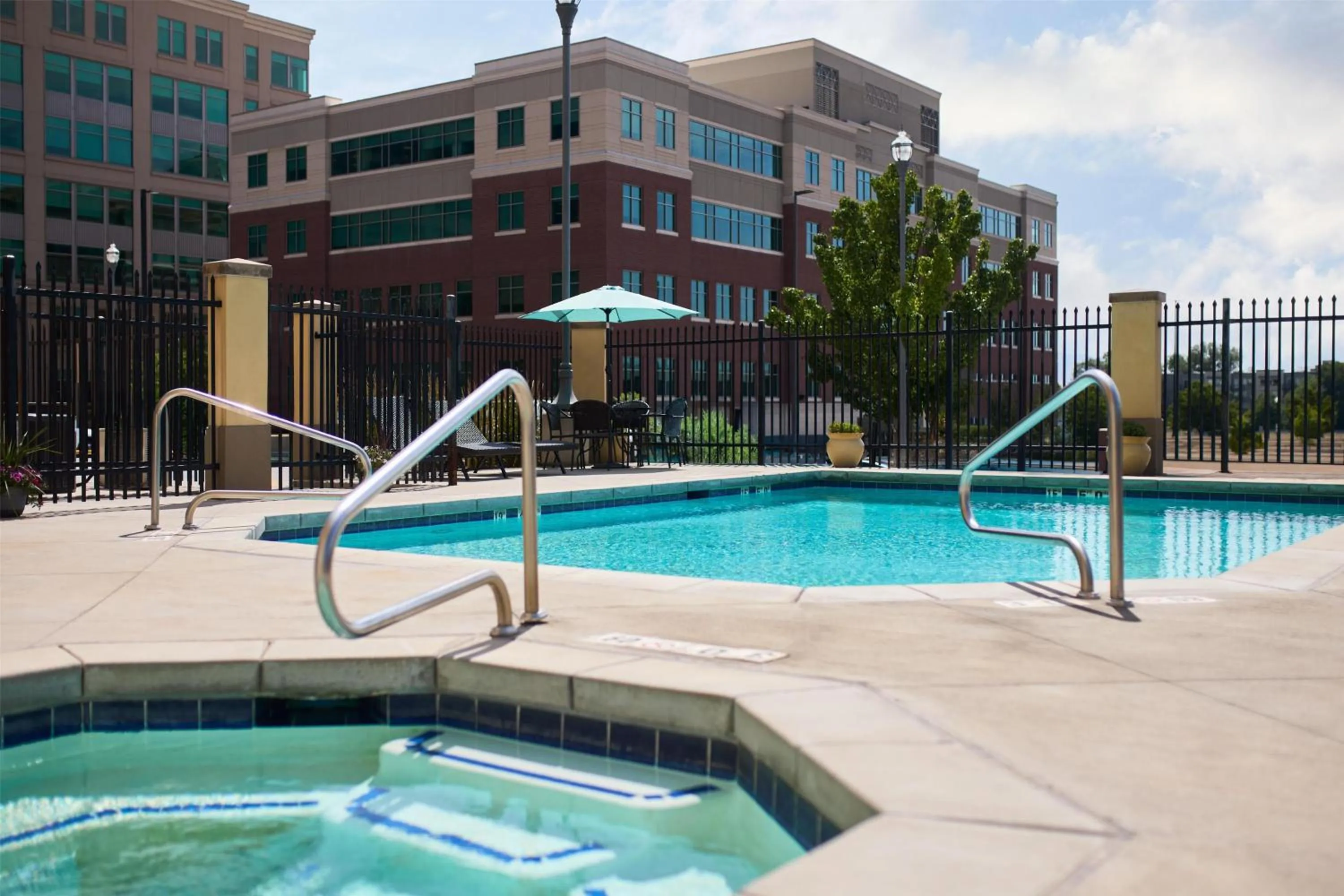 Swimming pool in Hyatt Place Salt Lake City Downtown / The Gateway