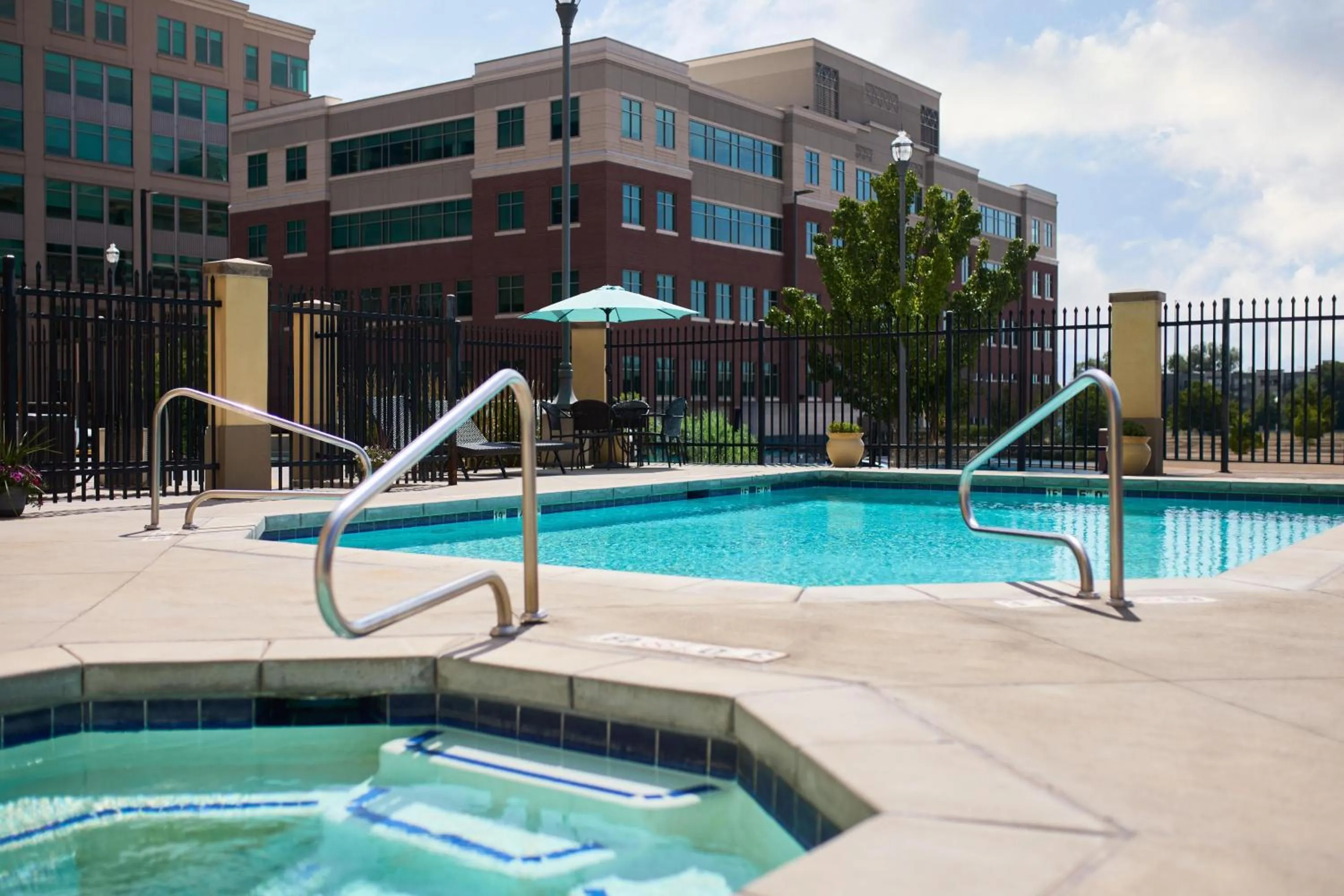 Swimming pool in Hyatt Place Salt Lake City Downtown / The Gateway